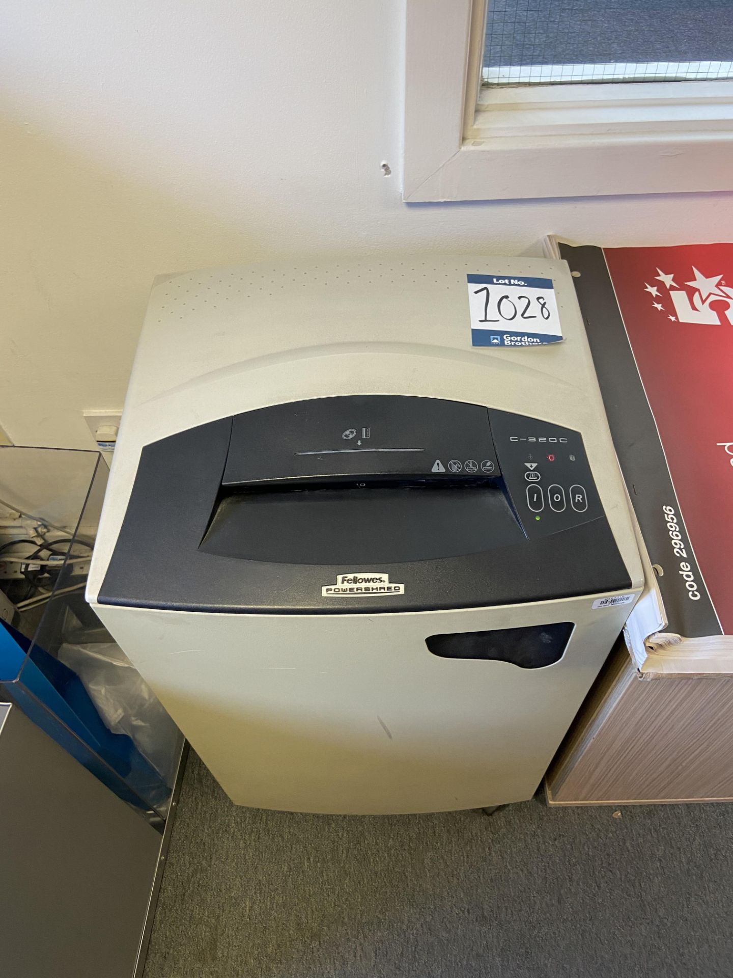 Lot comprisng: a Fellowes Powerhead C-320C Shredder