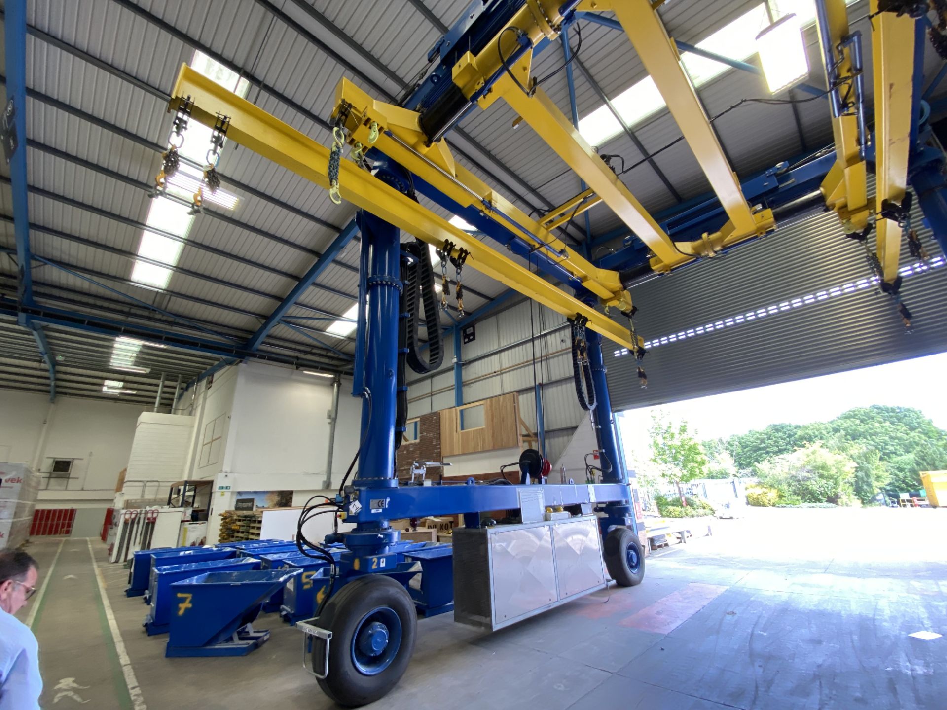 Wise Handling, 30 ton LPG module straddle carry crane, c.4.7m wide but variable width lifting frame, - Image 2 of 15