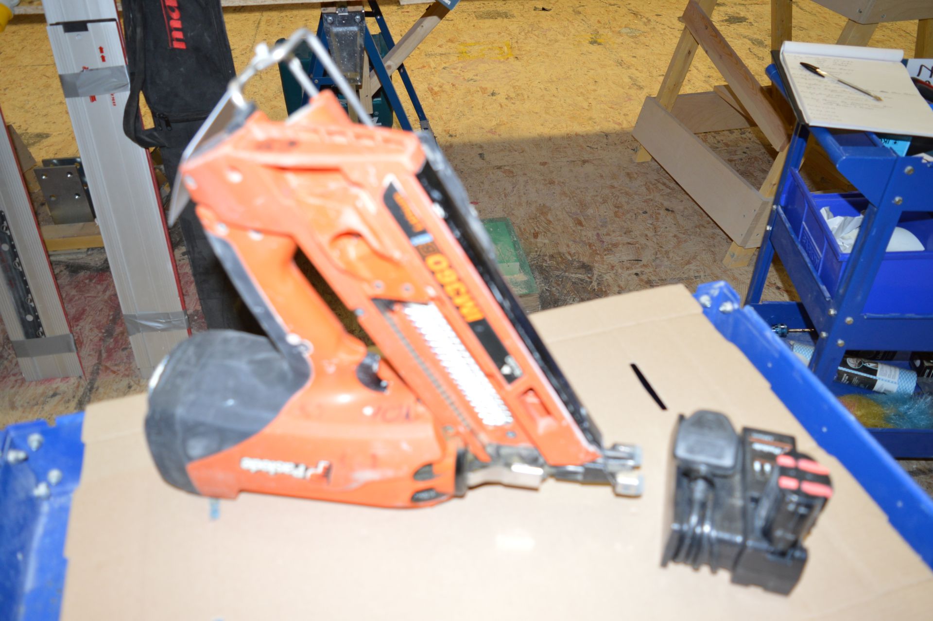 Paslode, gas operated nail gun, Model 1M360Ci lithium with battery and charger - Image 2 of 2