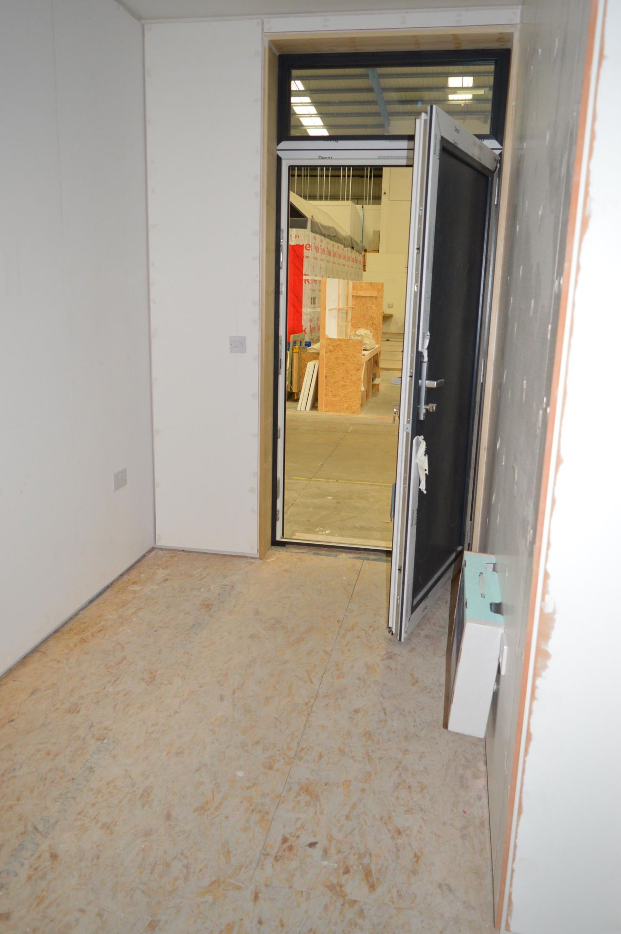 Housing pod with part fitted kitchen, fitted WC, heaters and staircase, approx. 10.7m x 5.0m x 3. - Image 6 of 7