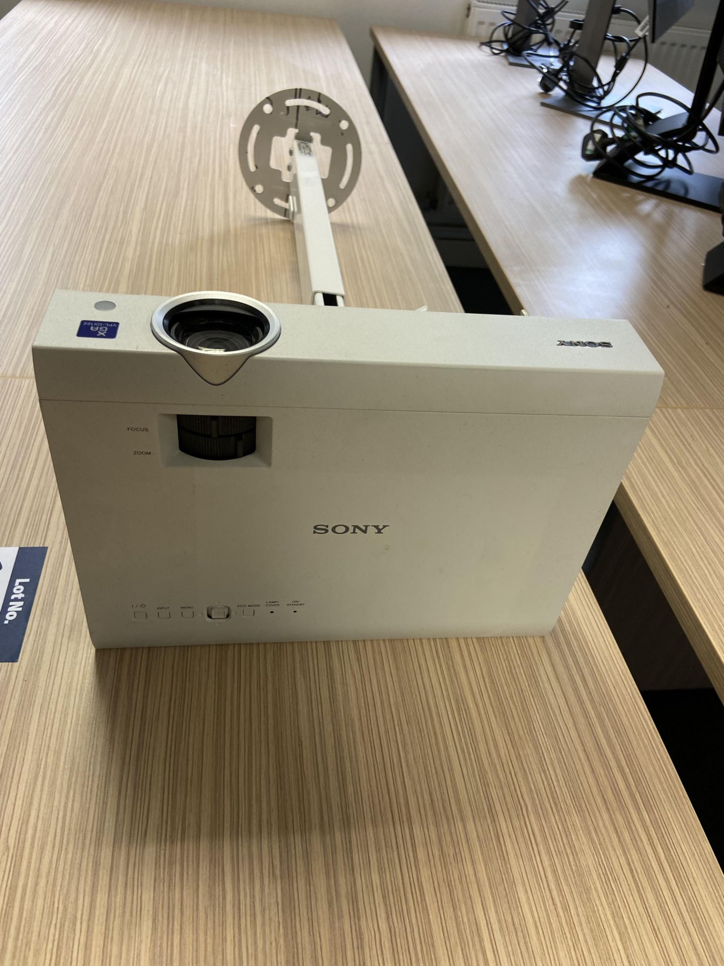 Lot comprisng: a Sony VPL-DX122 Projector with mounting bracket - Image 2 of 3