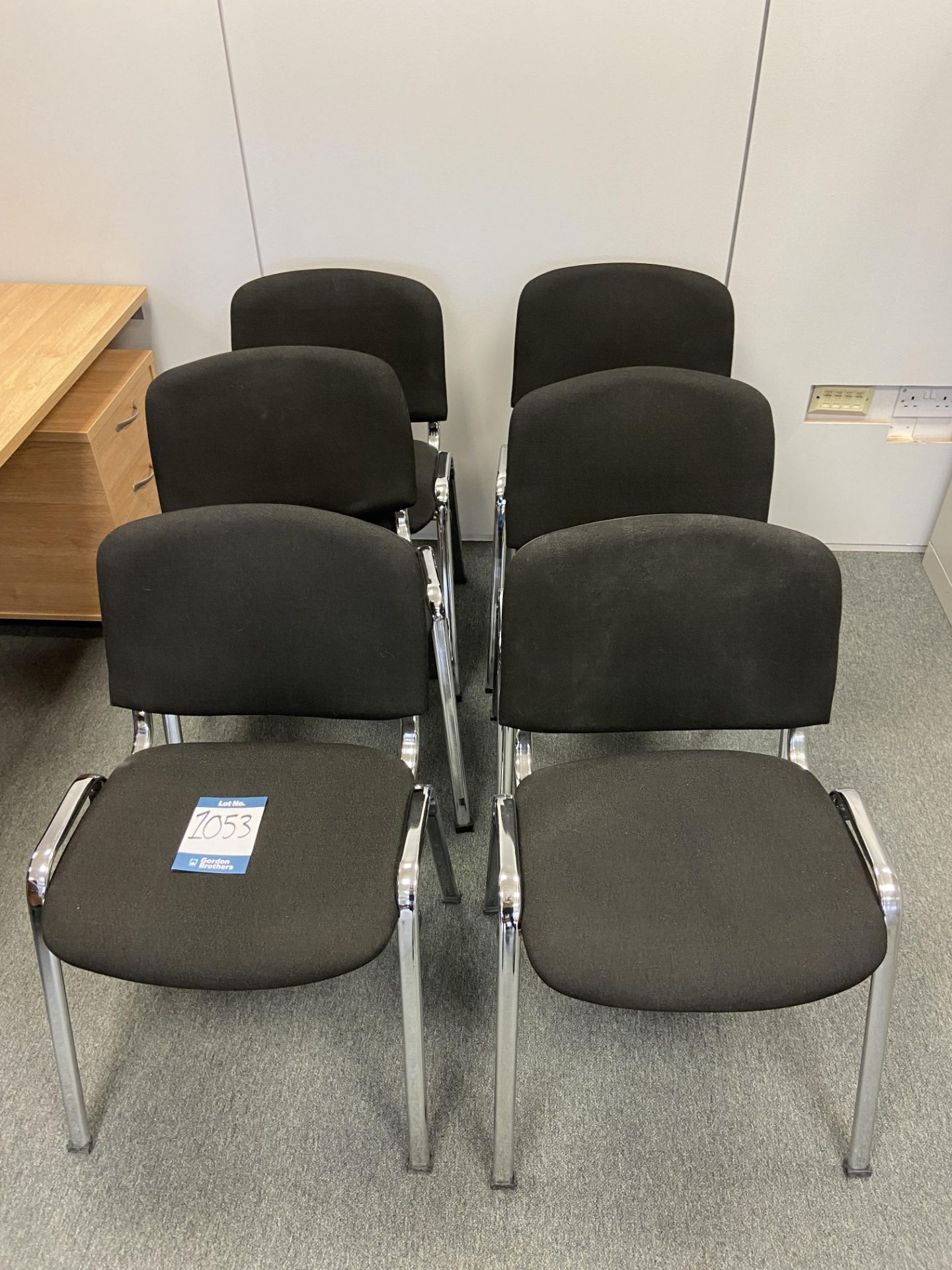 Lot comprisng: six meeting room chairs