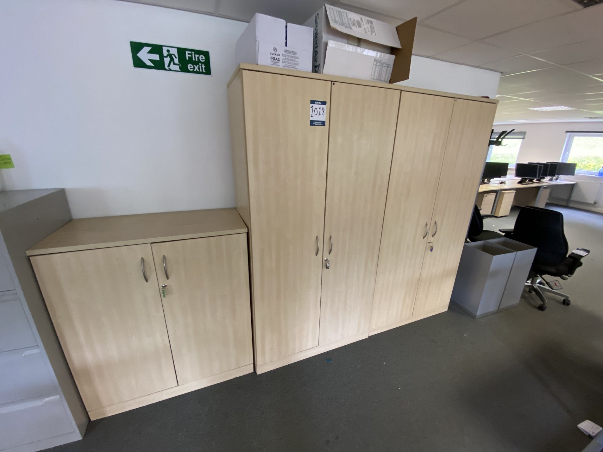 Lot comprisng: four wooden storage cupboards in various sizes