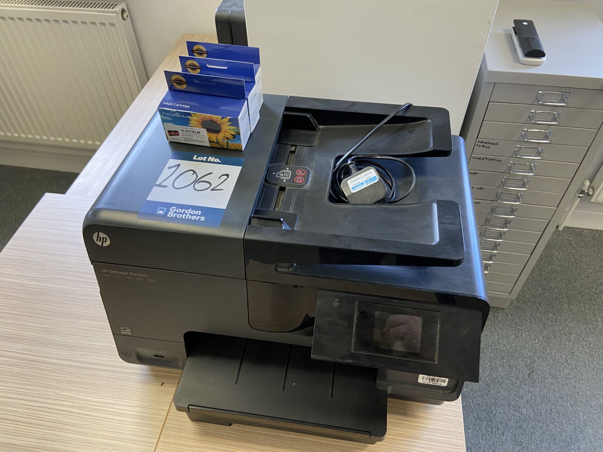 Lot comprisng: a HP Officejet Pro 8610