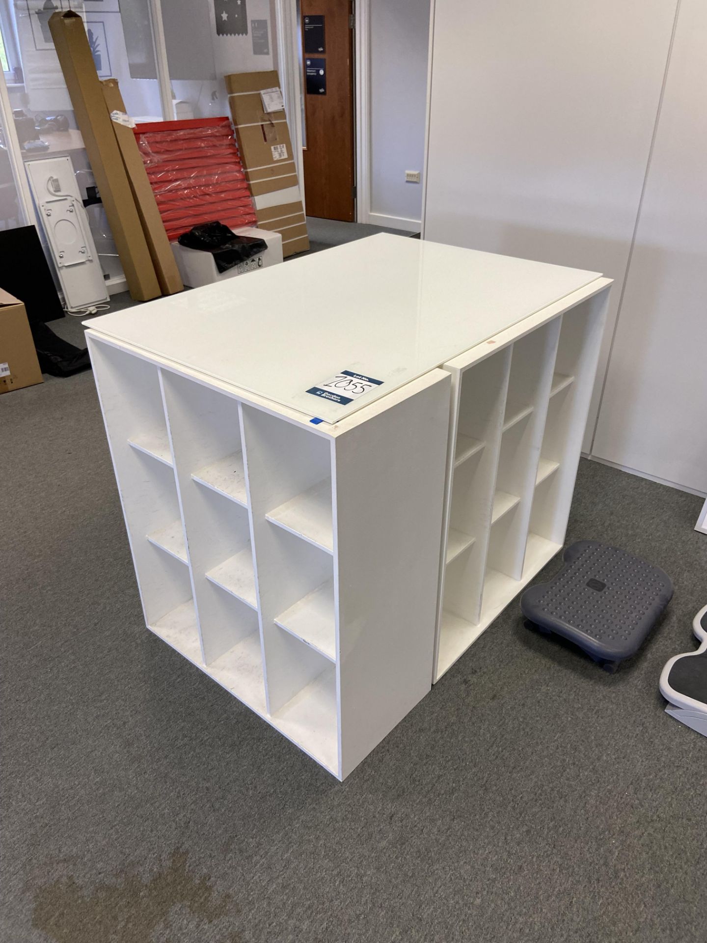 Lot comprisng: three white pigeon hole shelving units