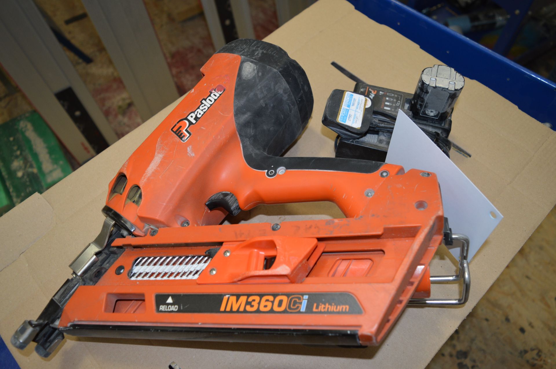 Paslode, gas operated nail gun, Model 1M360Ci lithium with battery and charger - Image 2 of 2