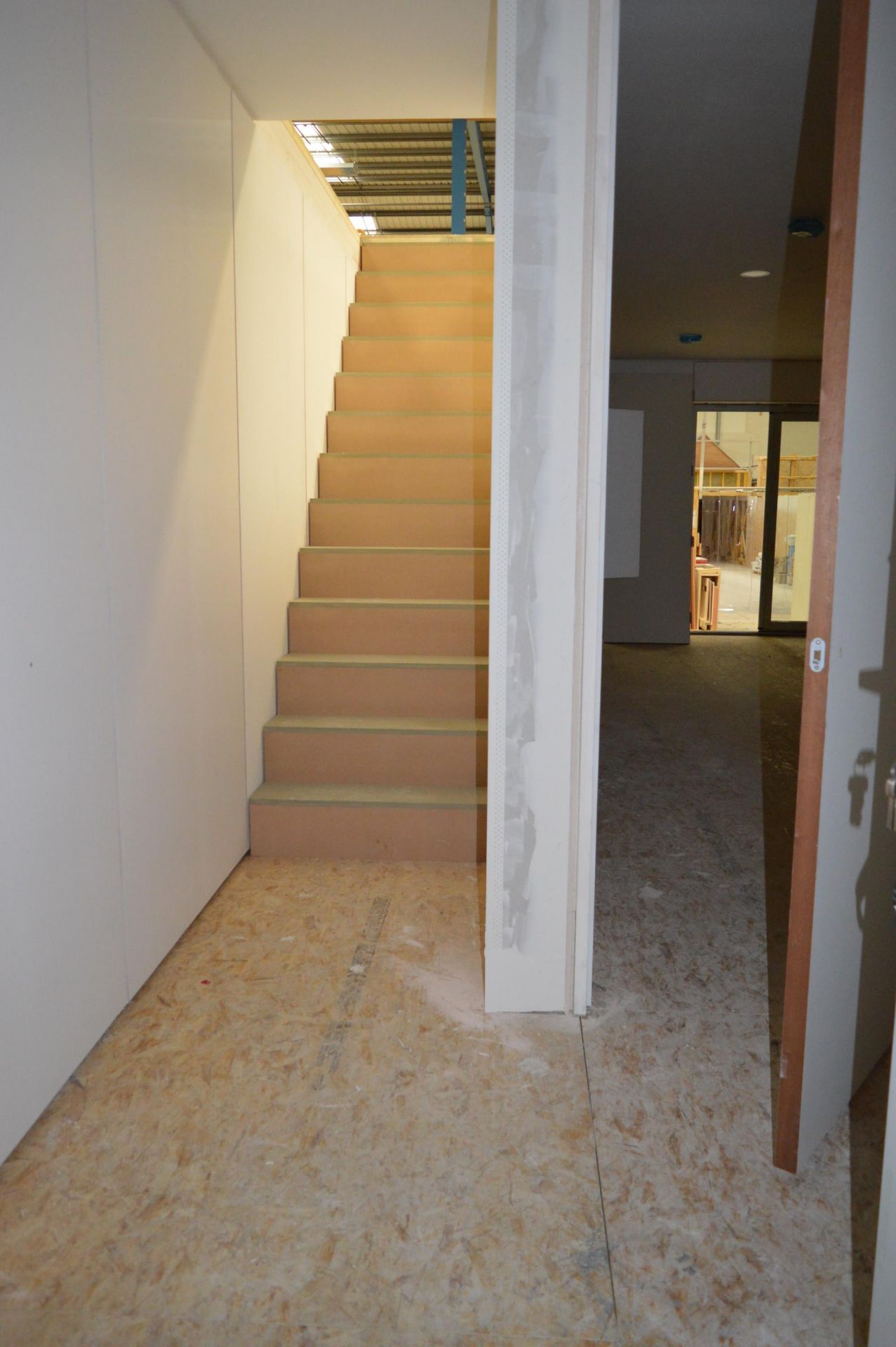 Housing pod with staircase, approx. 10.7m x 5.0m x 3.3m high - Image 3 of 6