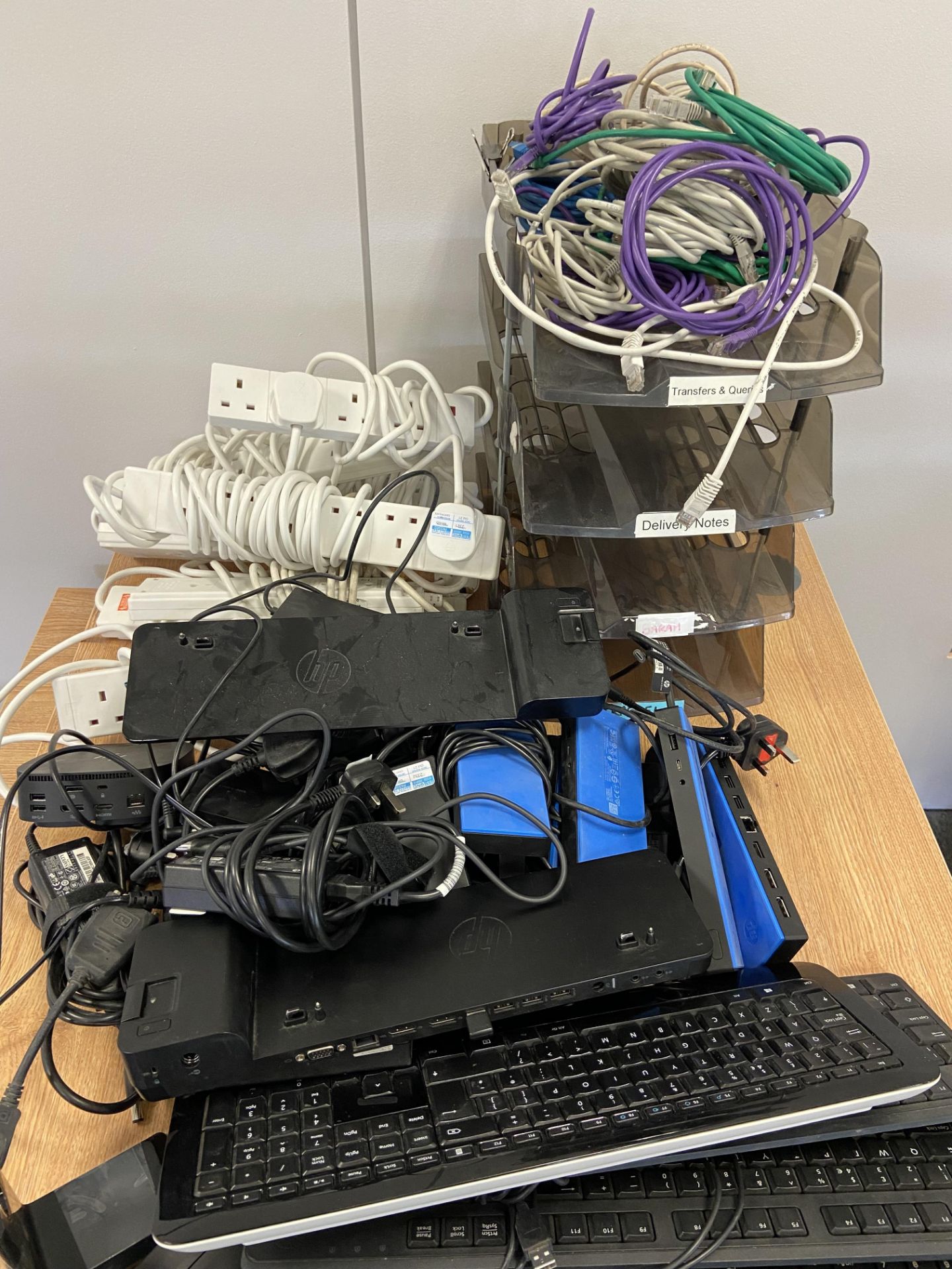 Lot comprisng: Various laptop chargers, phone chargers, docking stations, keyboards, mouses, - Image 3 of 5