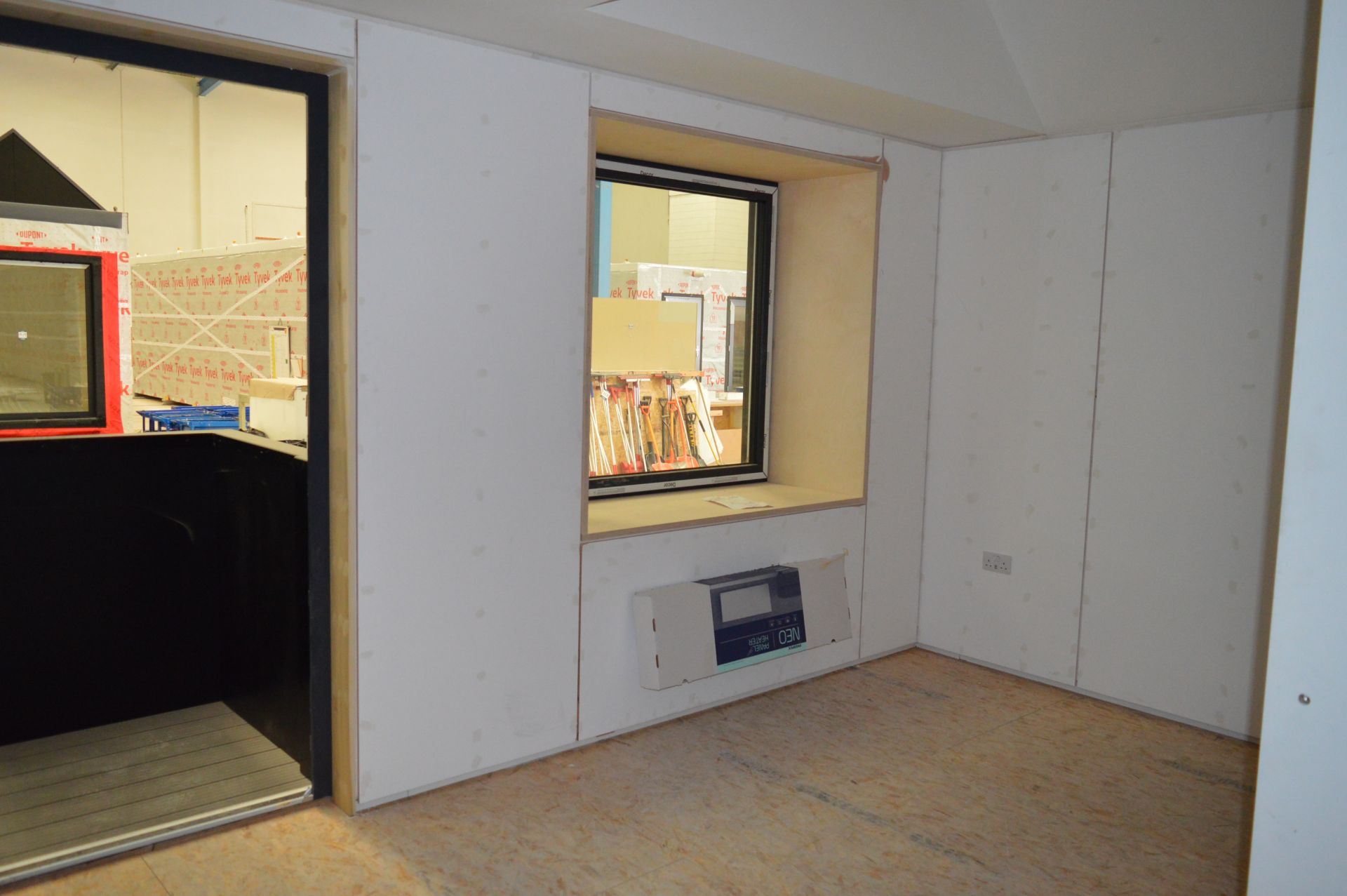 Housing pod with two bedrooms, fitted bathroom, water heater, heaters and balcony, approx. 10.7m x - Image 4 of 7
