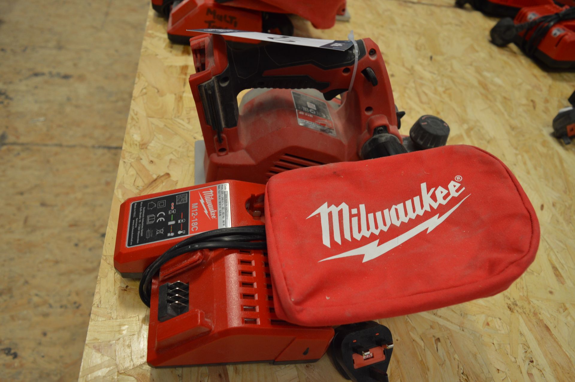 Milwaukee, planer Model M18BP with charger