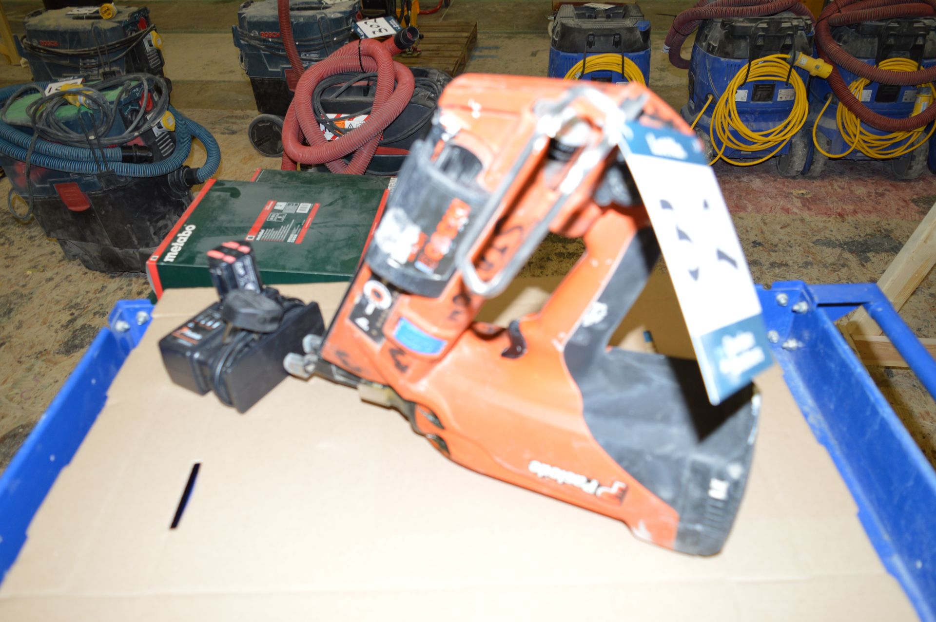 Paslode, gas operated nail gun, Model 1M360Ci lithium with battery and charger