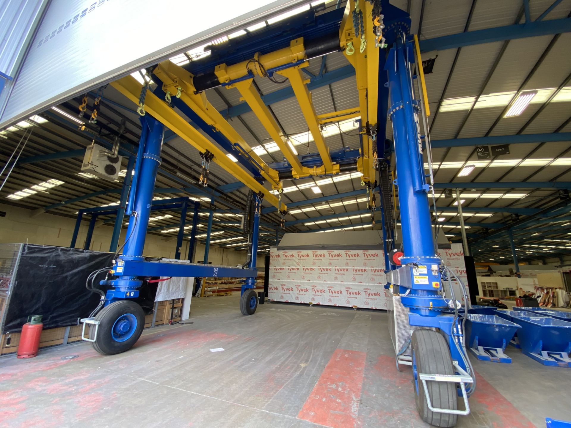 Wise Handling, 30 ton LPG module straddle carry crane, c.4.7m wide but variable width lifting frame, - Image 8 of 15