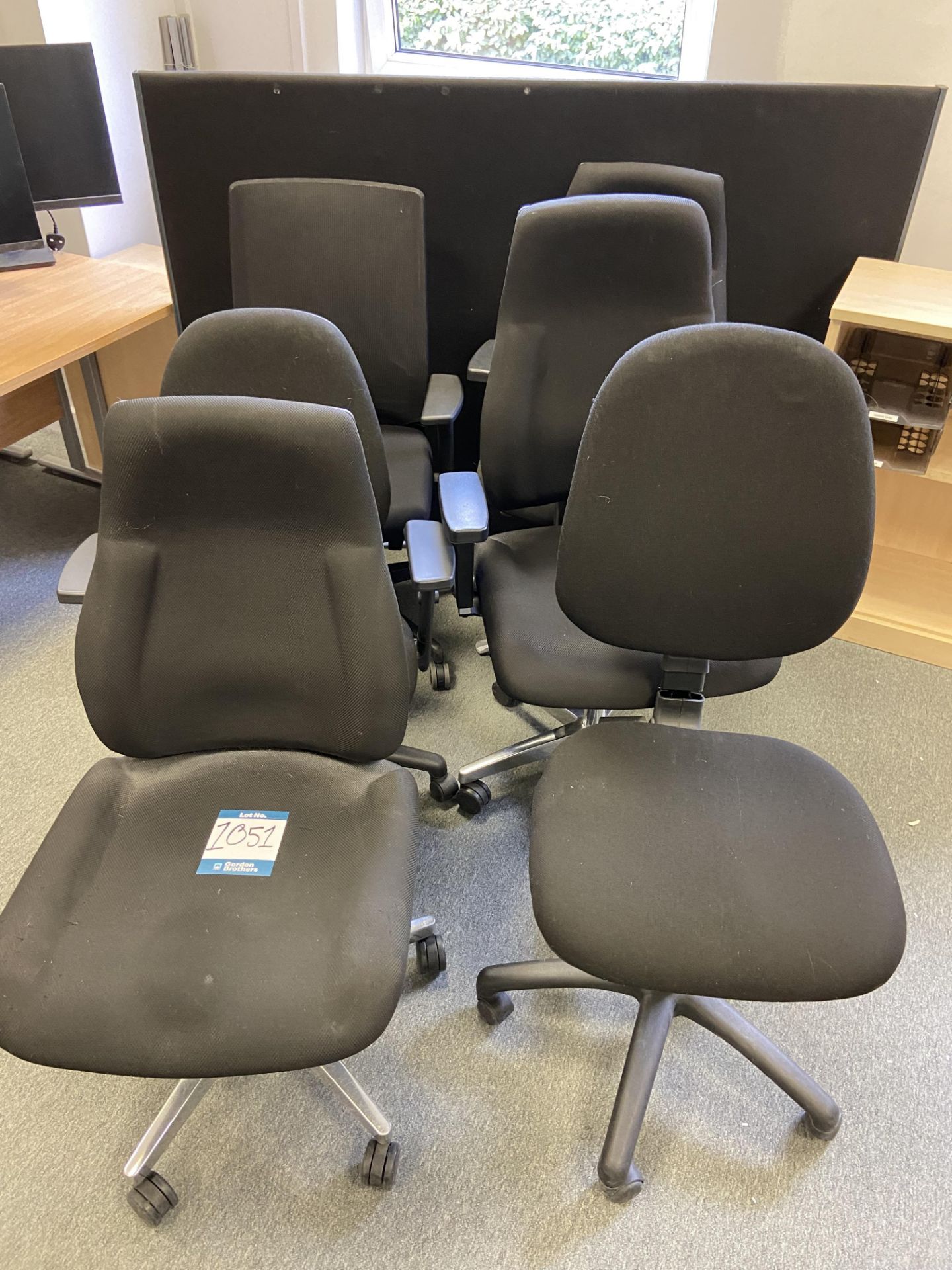 Lot comprisng: six office chairs - Image 2 of 2