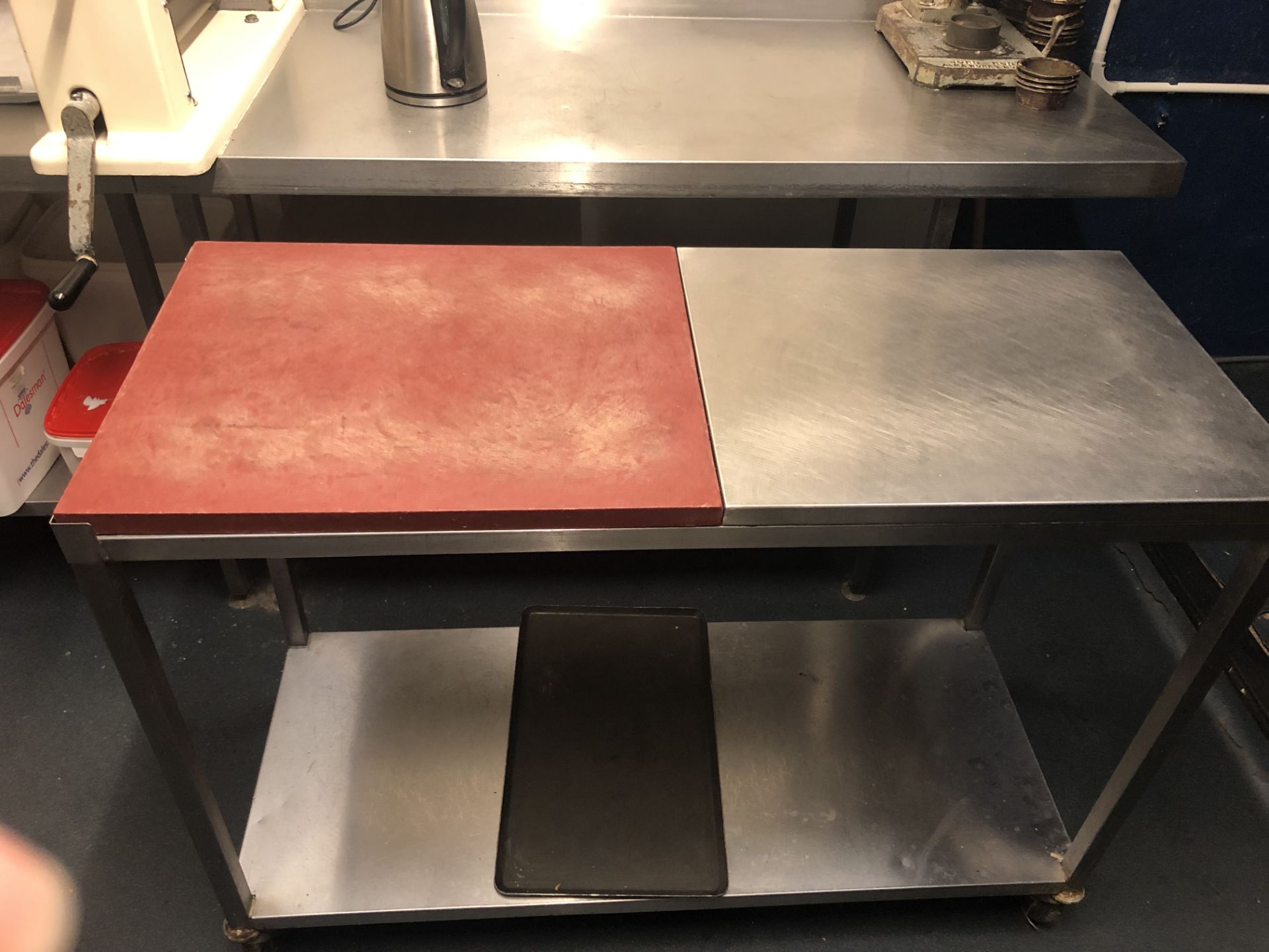 STAINLESS STEEL BENCH & CHOPPING BOARD - WHEELED BENCH 1200 x 500 - Image 2 of 2