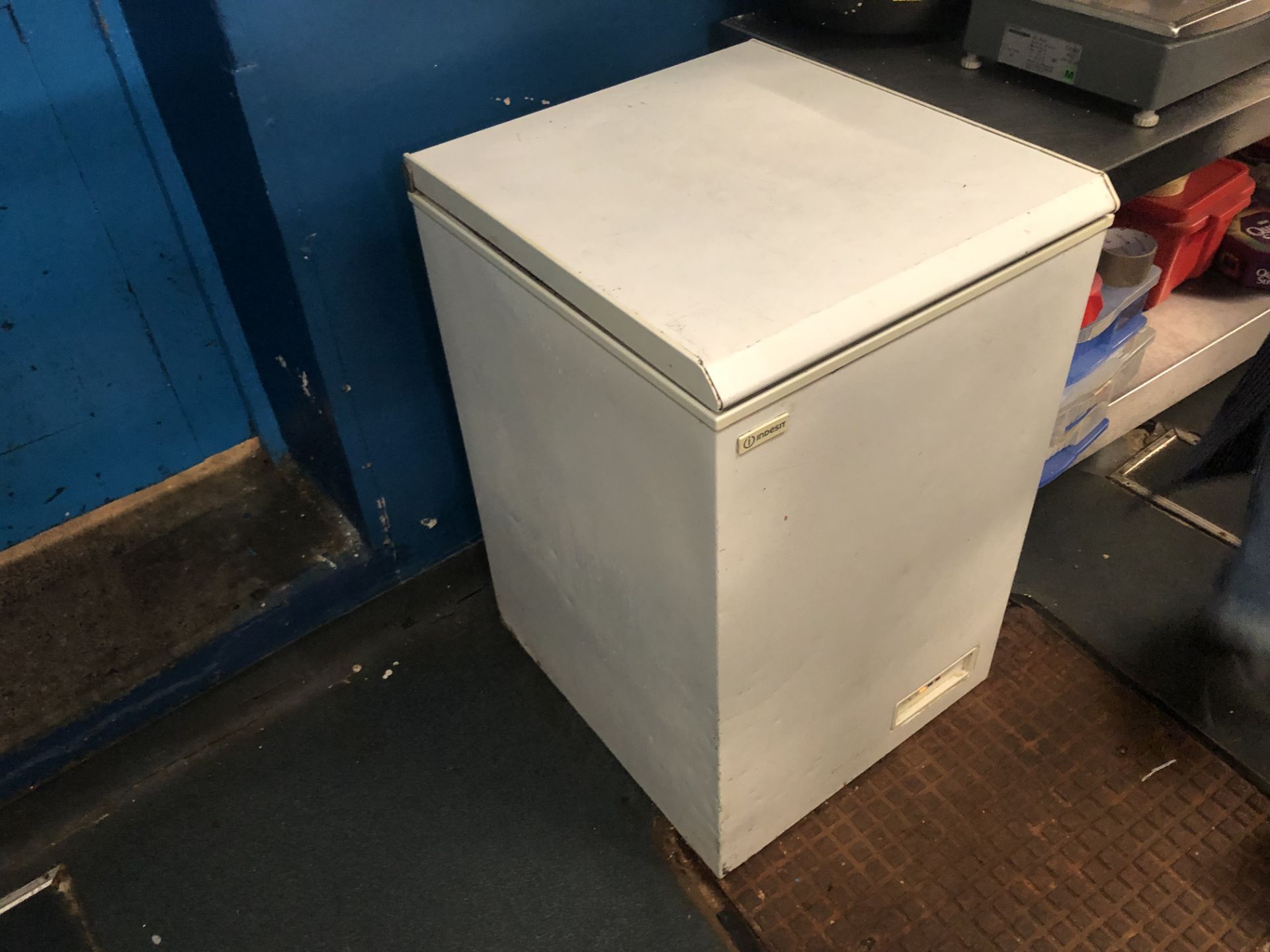 INDESIT SMALL CHEST FREEZER