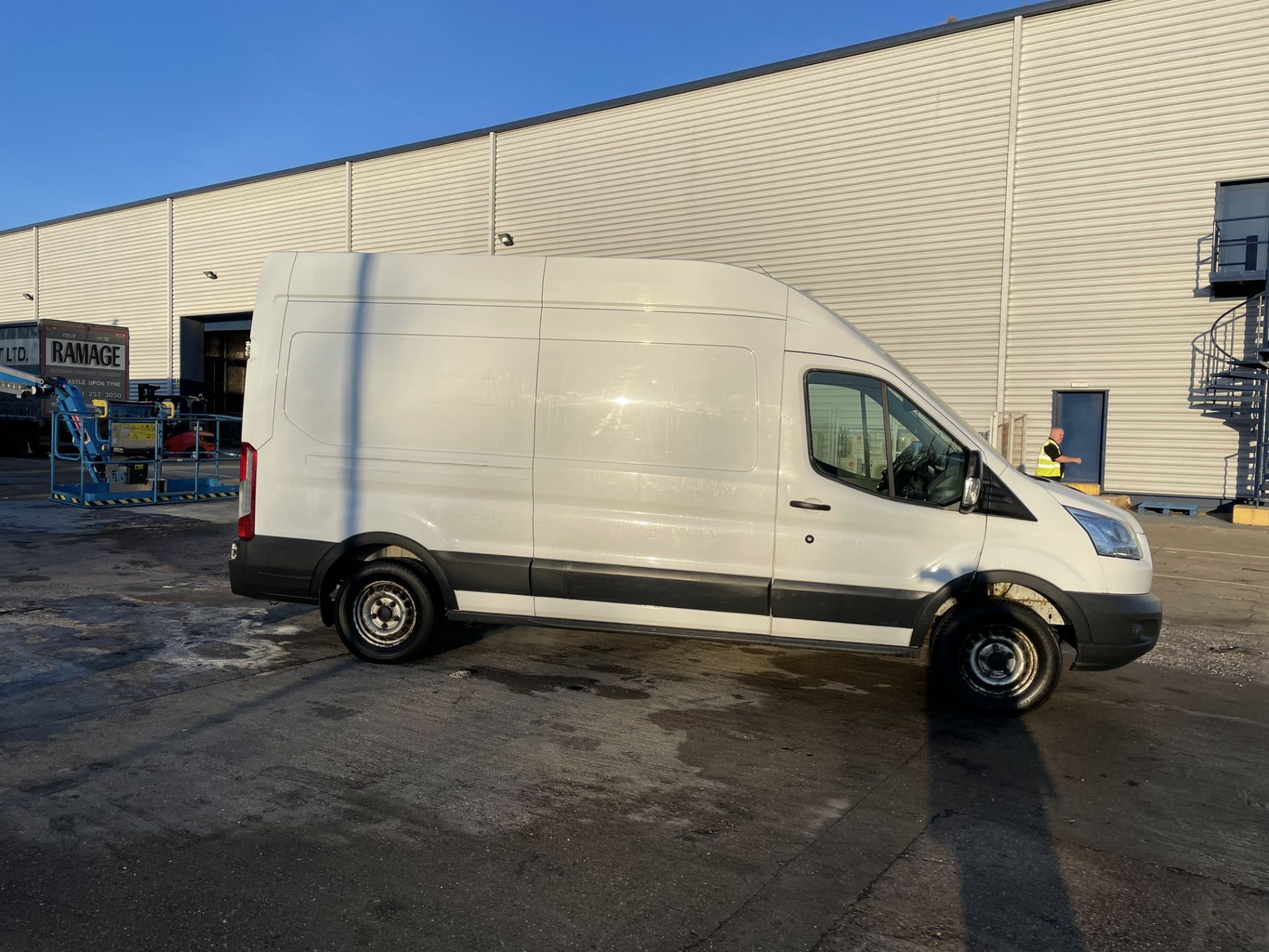 FORD TRANSIT 2015 MWB 3500KG MOT UNTIL 29/09/2022 79k MILES Reg: SH65 ZFE - Image 2 of 6