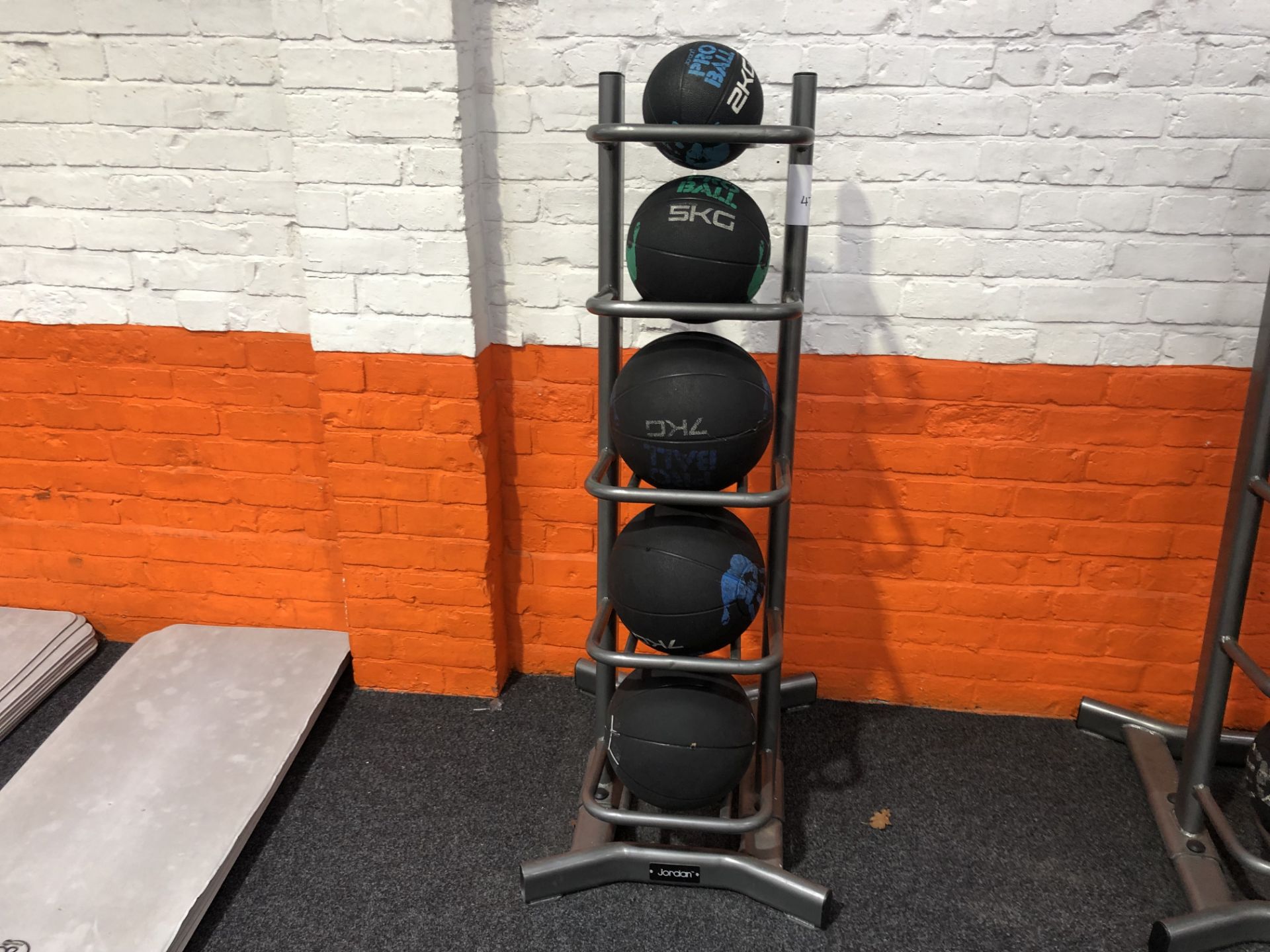 SET OF MEDICINE BALLS - 2KG, 5KG, 2 x 7KG, 10KG