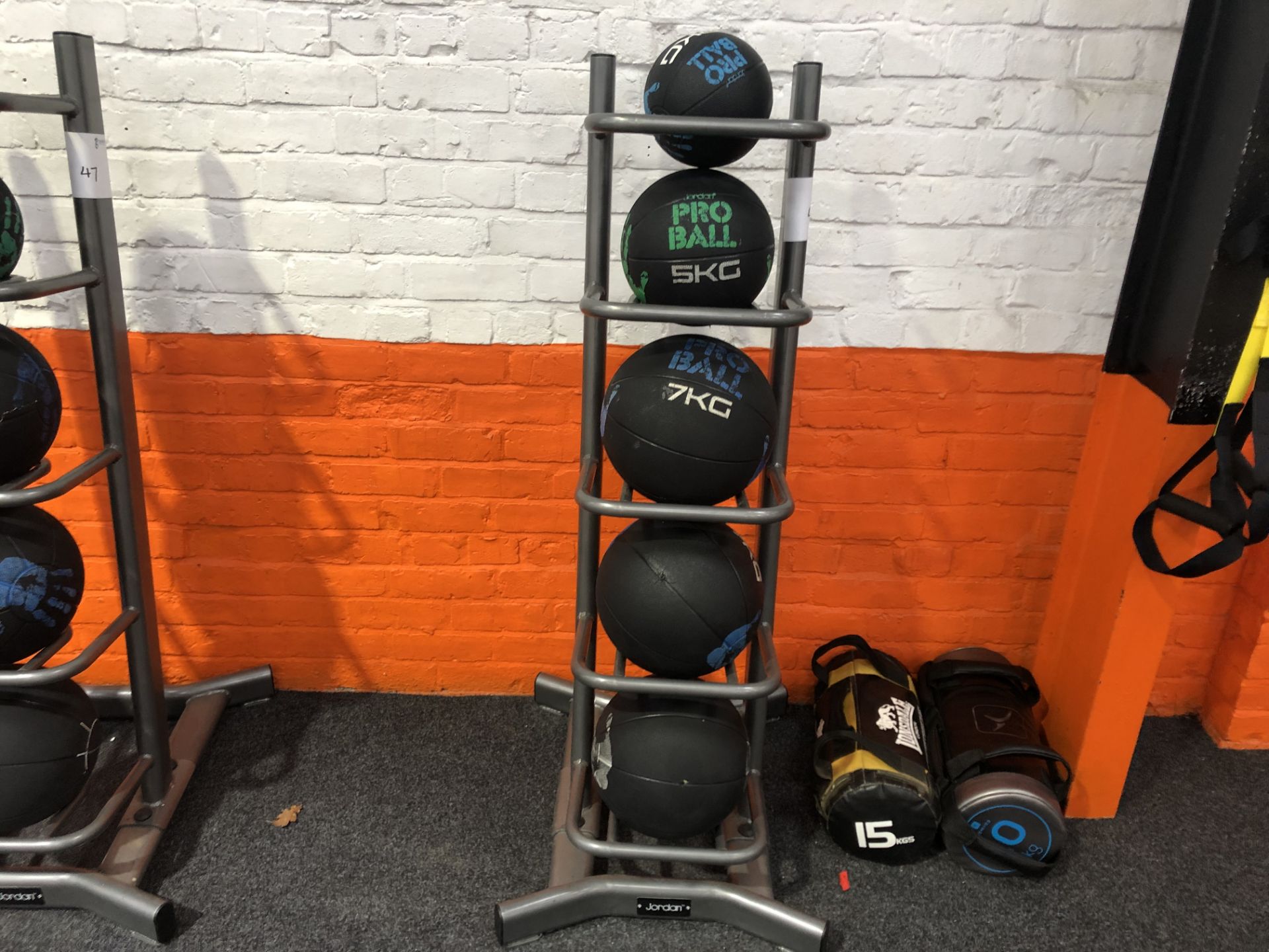 SET OF MEDICINE BALLS - 2KG, 5KG, 2 x 7KG, 10KG