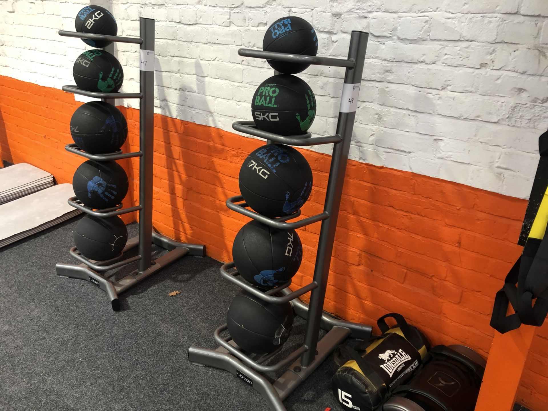 SET OF MEDICINE BALLS - 2KG, 5KG, 2 x 7KG, 10KG - Image 2 of 2