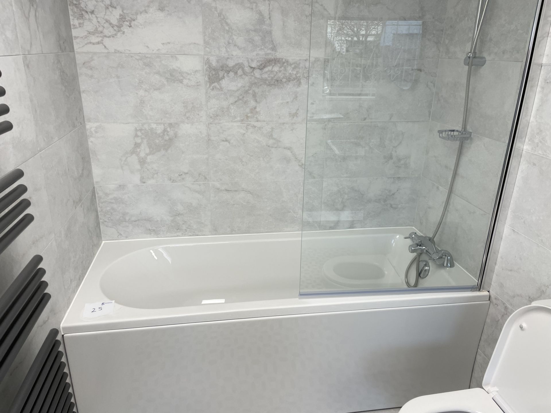 BATH WITH SIDE PANEL MIXER TAP & SHOWER SCREEN 700 x 1700