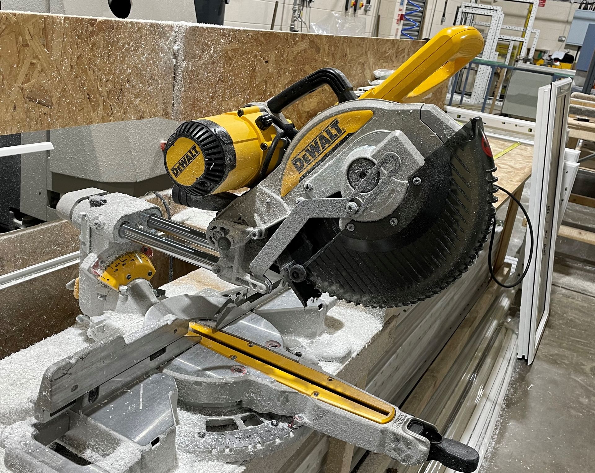 DEWALT CHOP SAW MODEL DWS 727 230V - Image 2 of 3