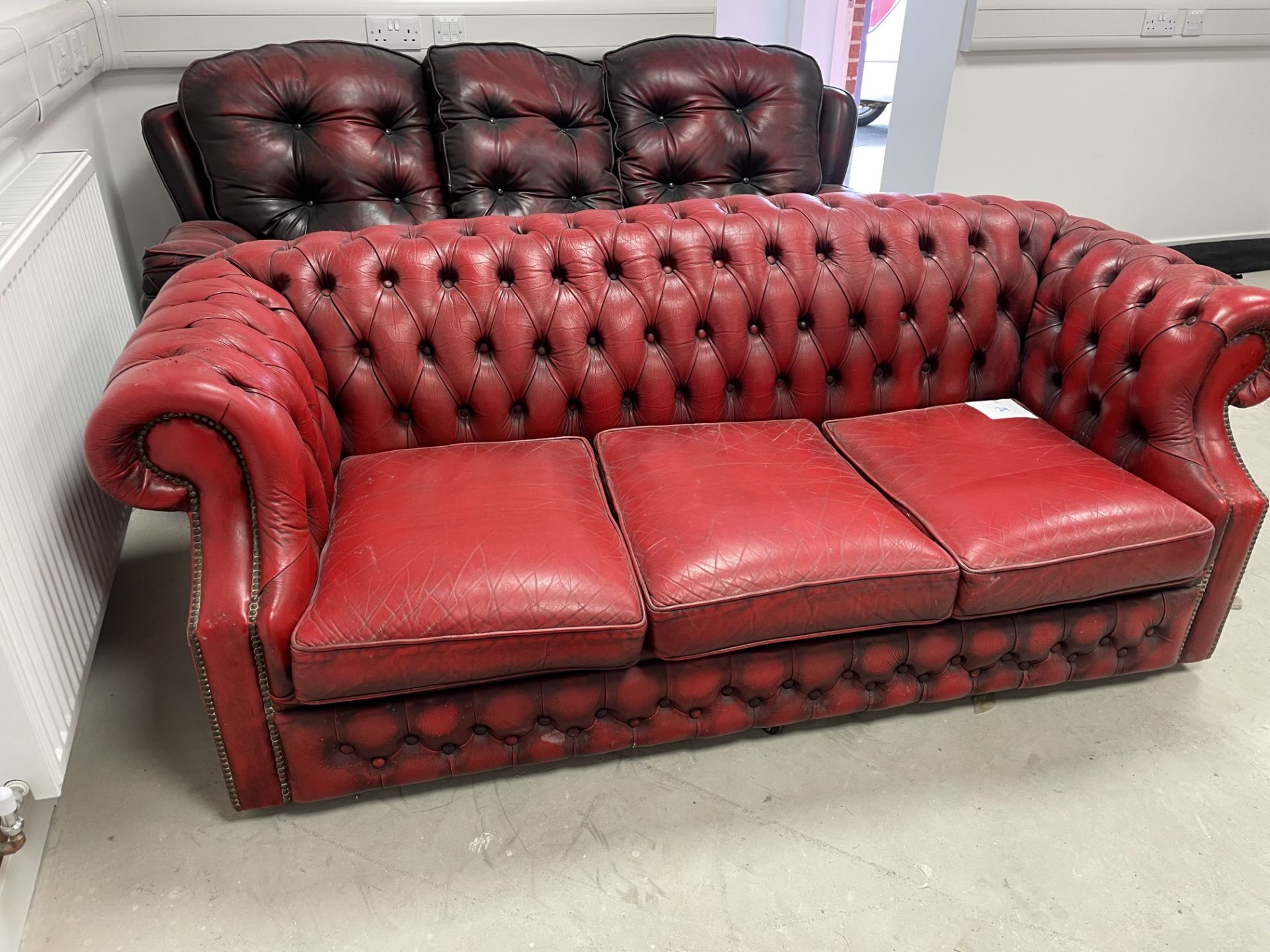 RED ANTIQUE LEATHER CHESTERFIELD (2000 x 950) - Image 2 of 3