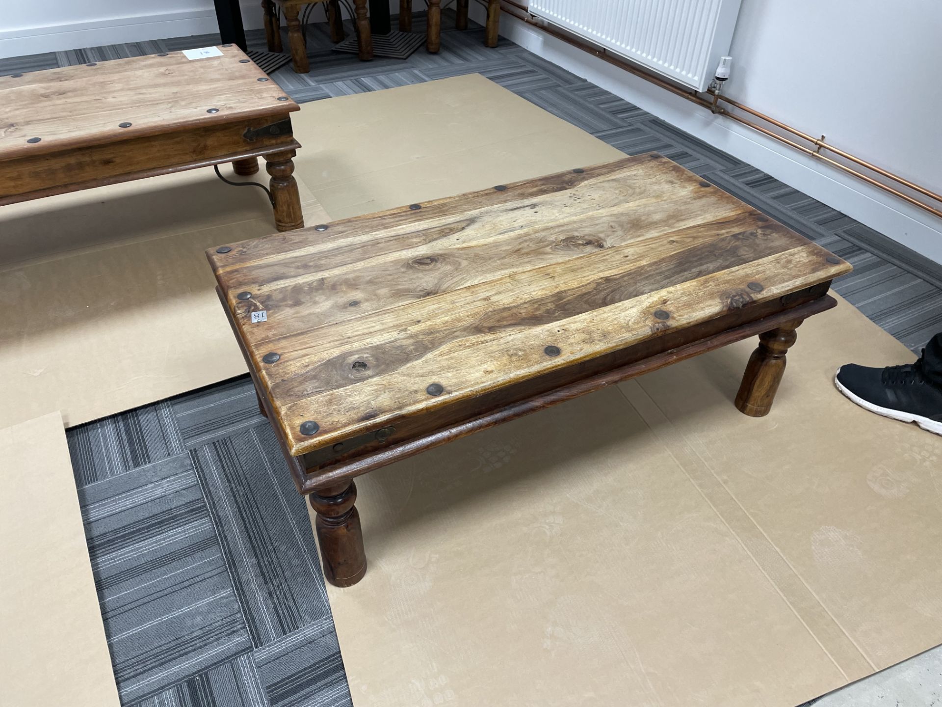ANTIQUE LOOK COFFEE TABLE 1110 x 600 - Image 3 of 3