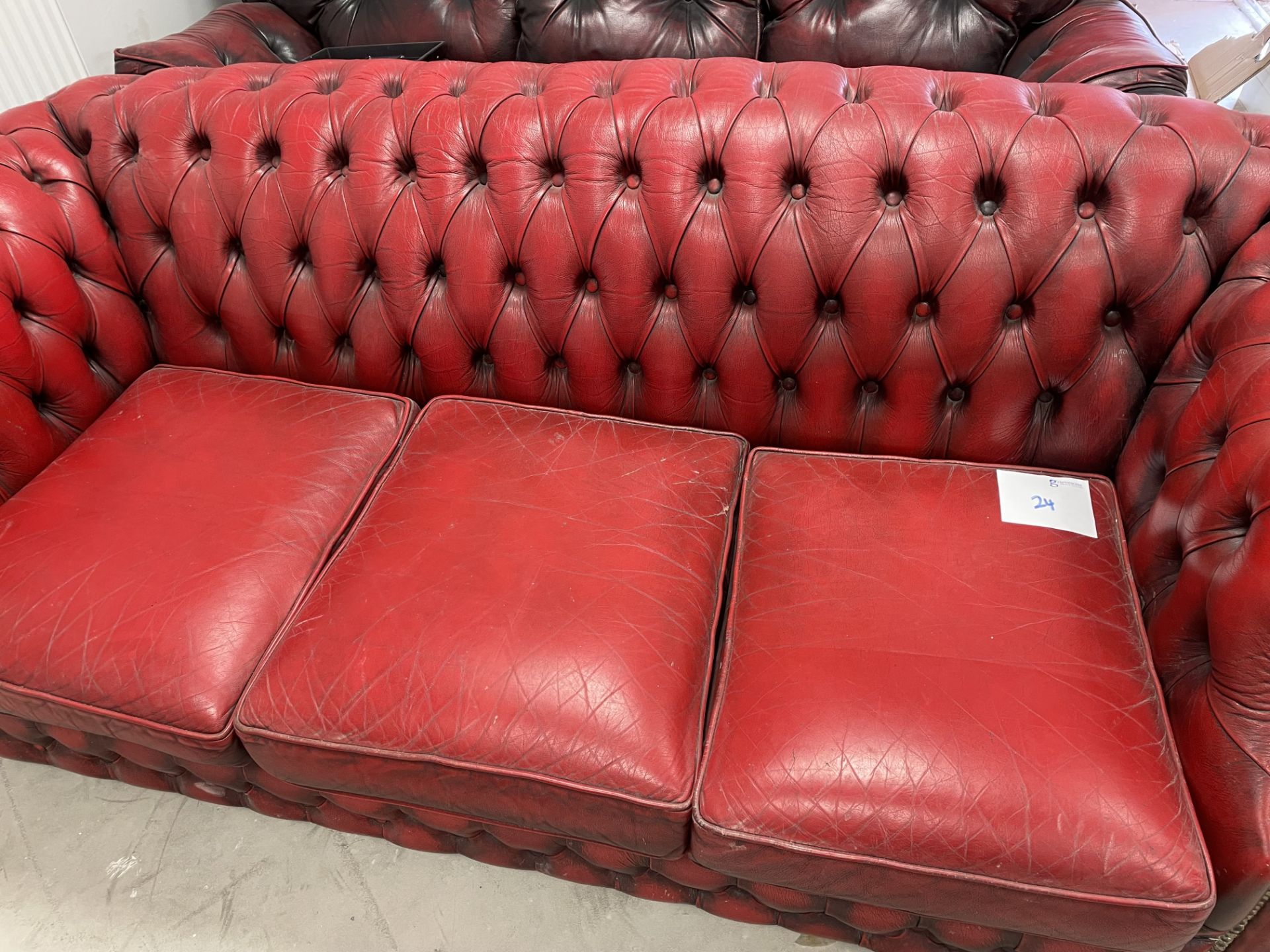 RED ANTIQUE LEATHER CHESTERFIELD (2000 x 950) - Image 3 of 3