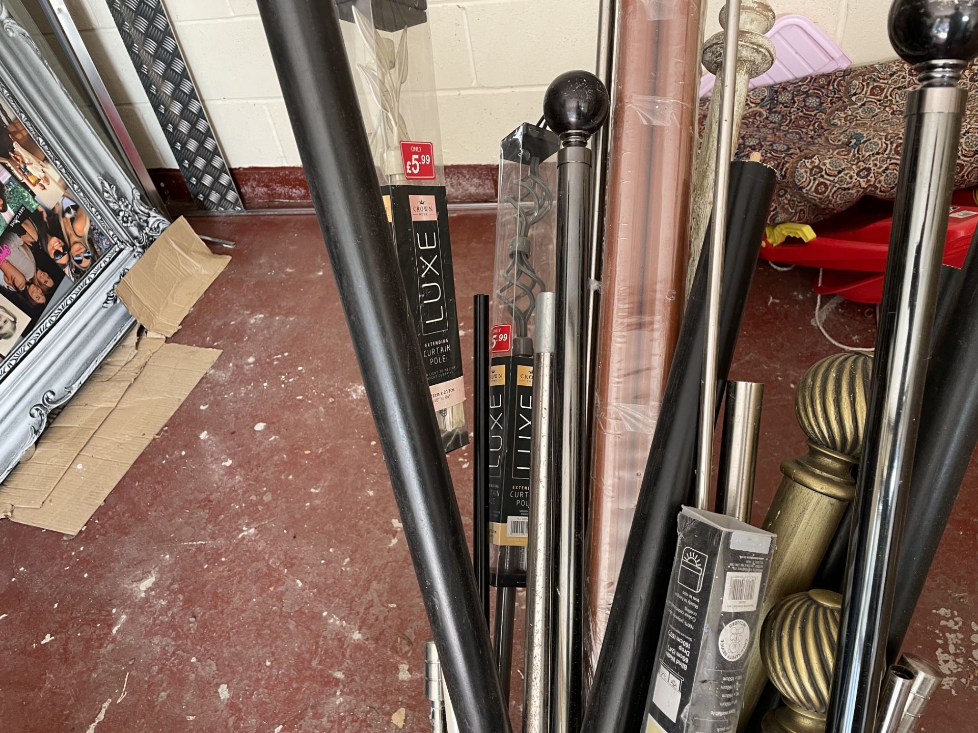 BOX ASSORTED CURTAIN POLES AND BLINDS - Image 2 of 2