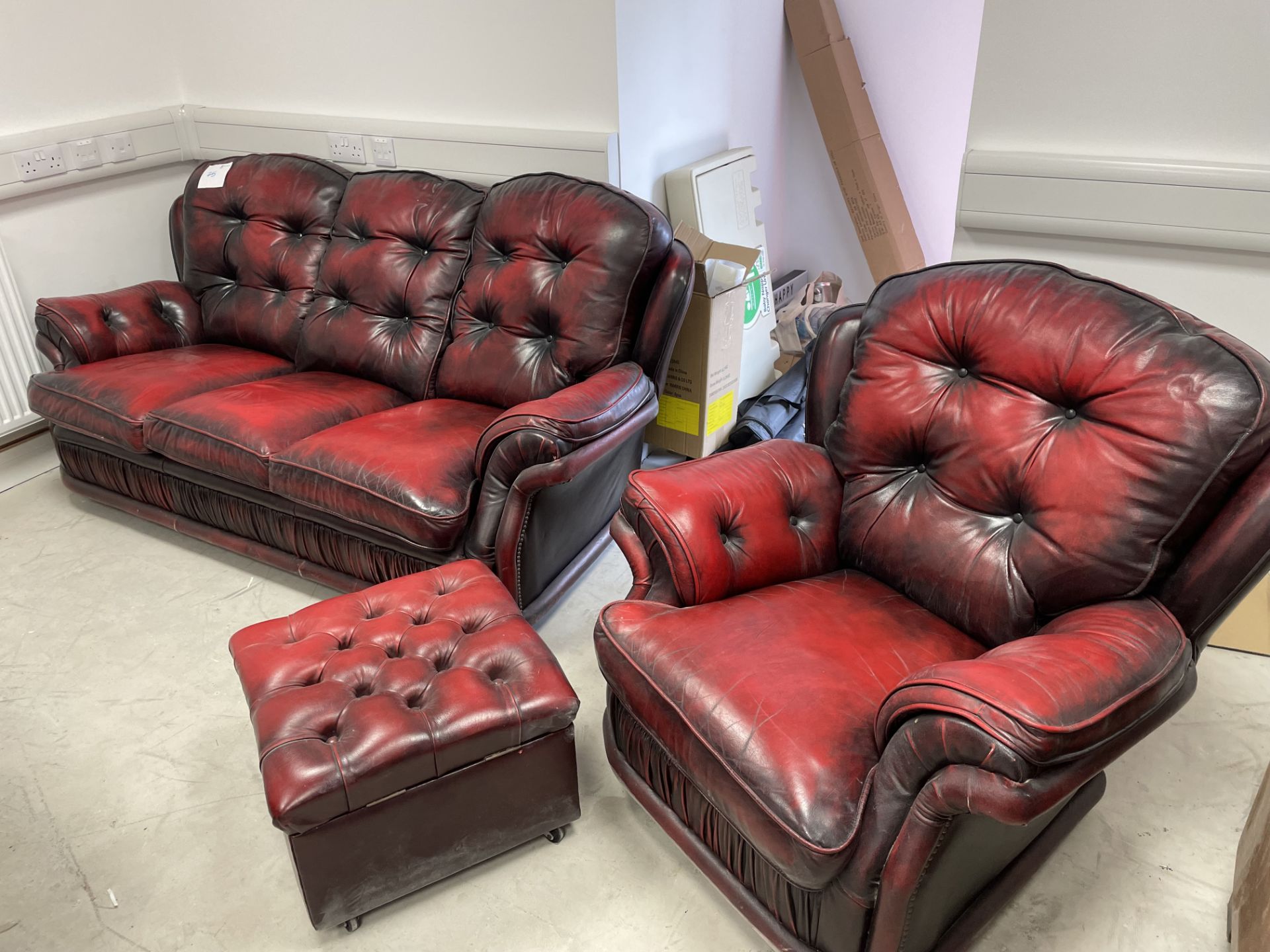 RED ANITQUE LOOK LEATHER SUITE (2000 x 1000) CHAIR (950 x 1000) inc. POUFFE (500 x 500)