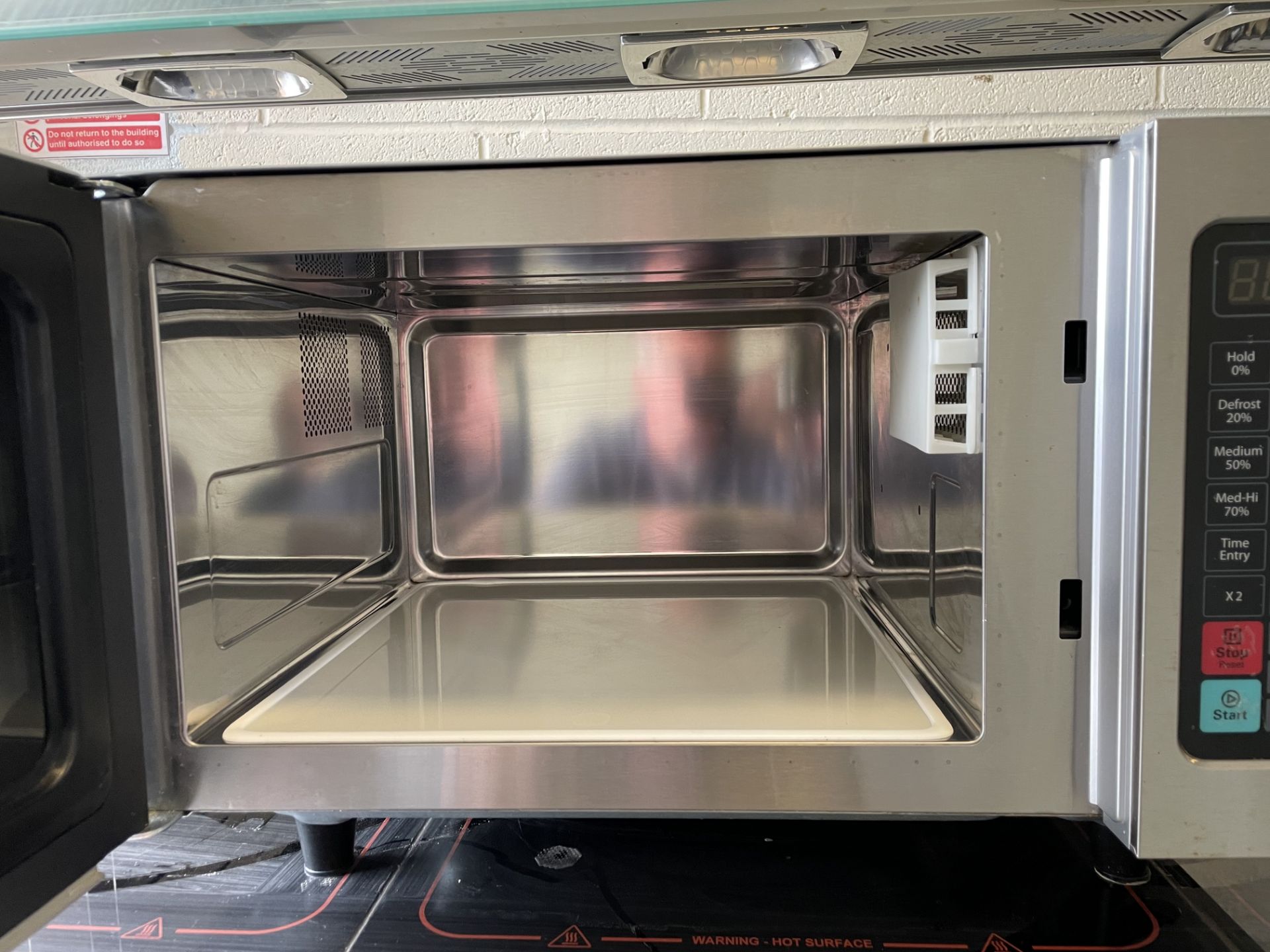 QUATTRO COMMERCIAL MICROWAVE - Model AC1000MV