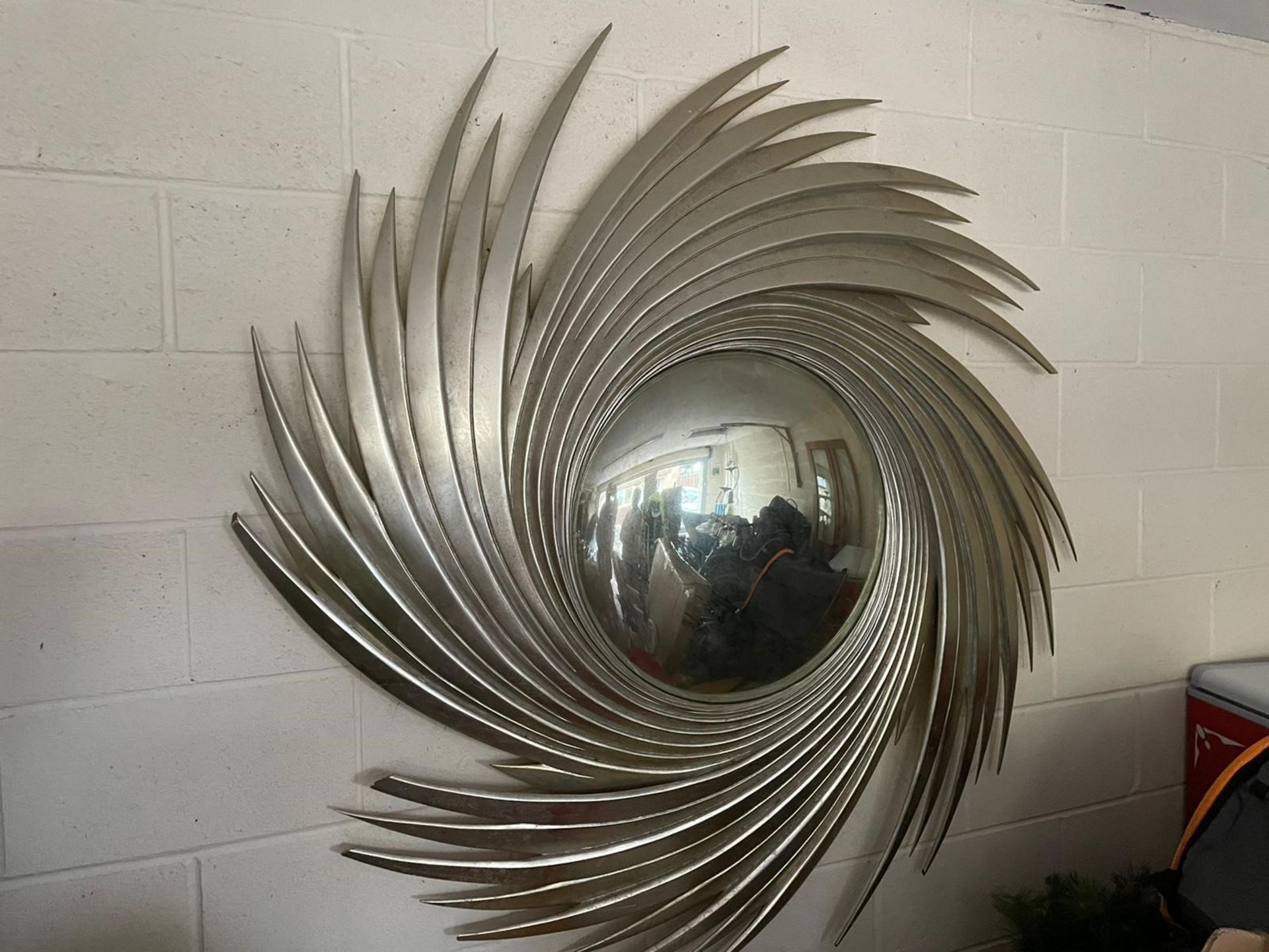 ROUND MIRROR