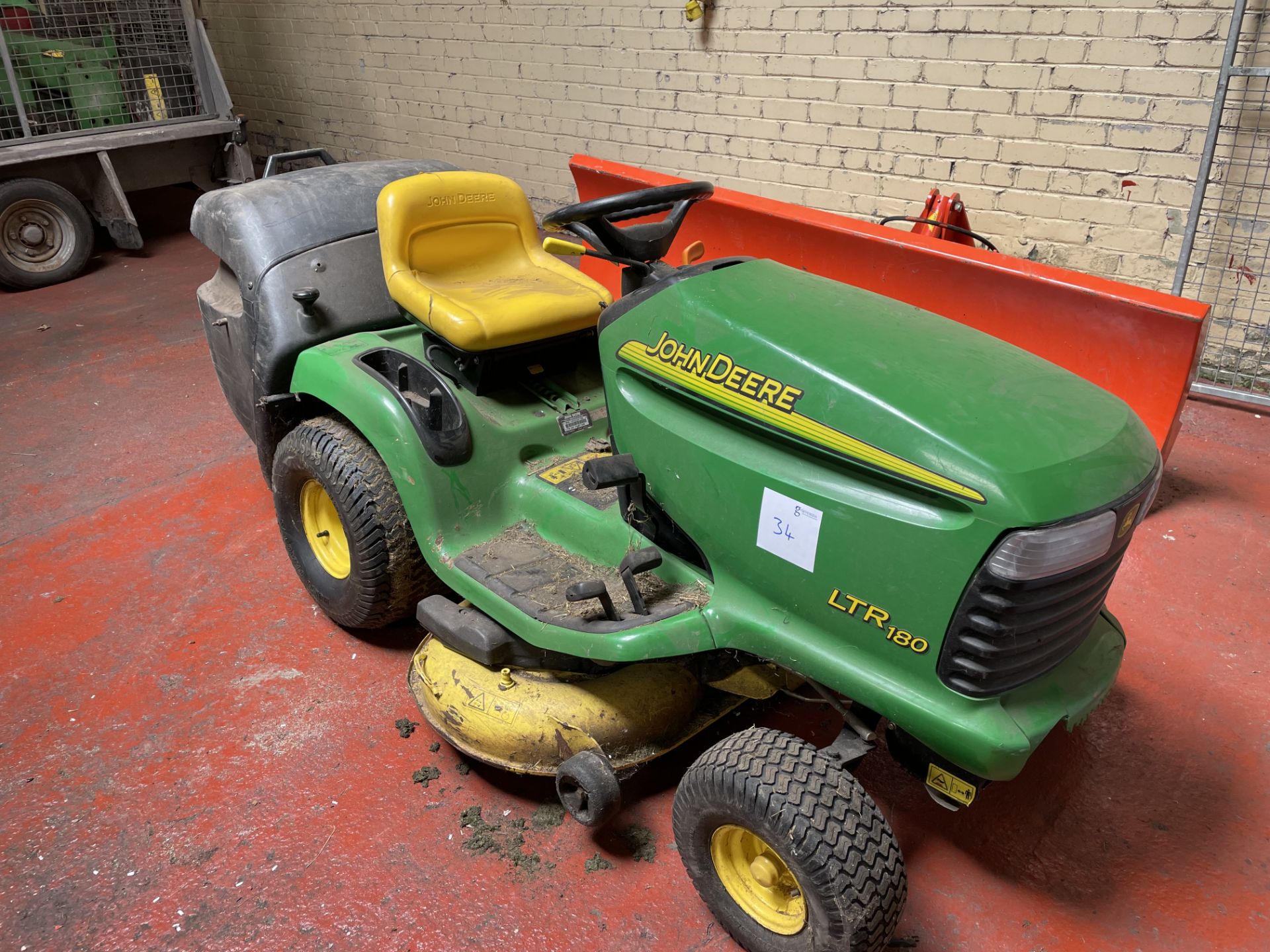 JOHN DEERE LTR180 AUTOMATIC GRASS CUTTER