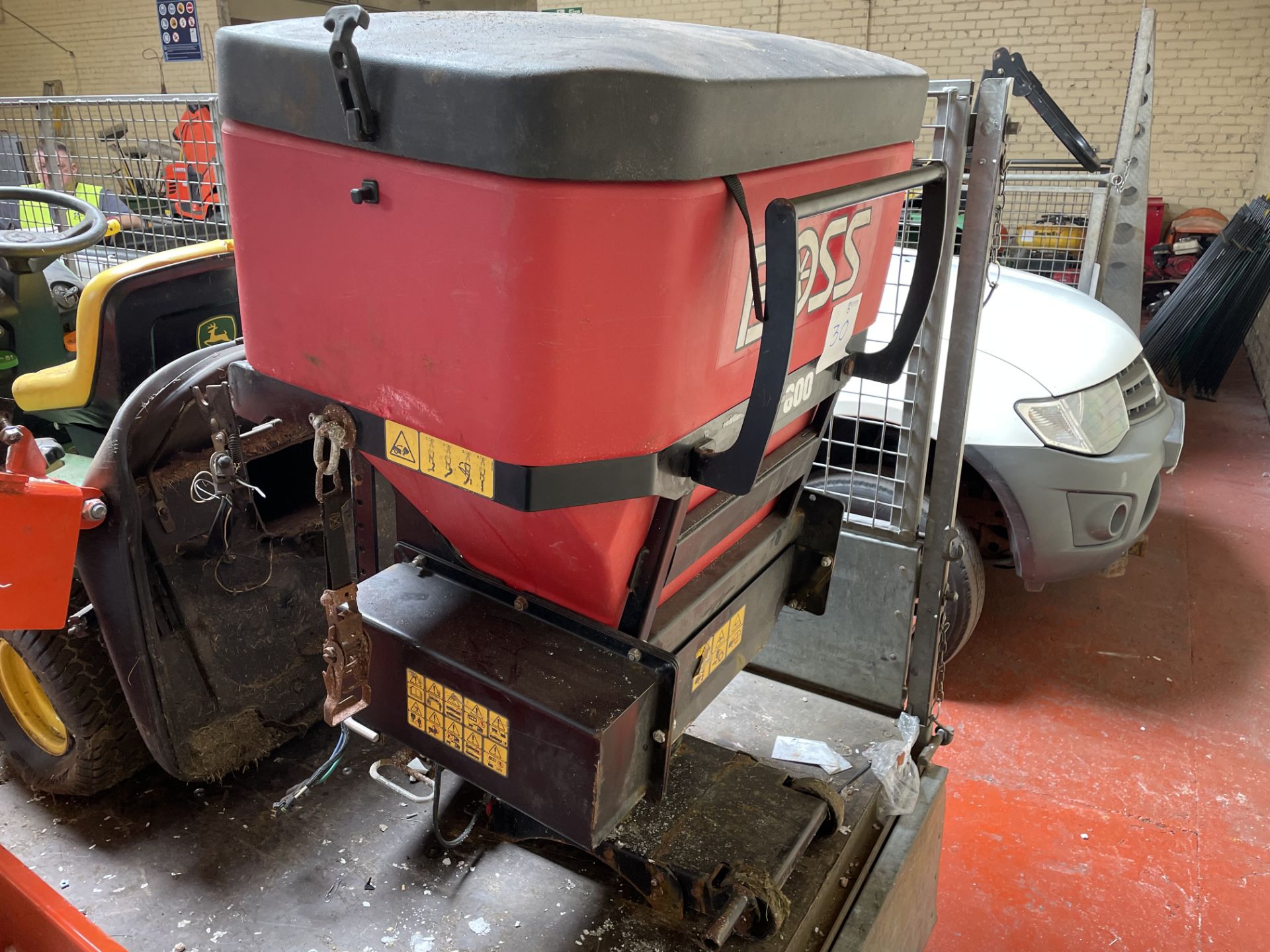 BOSS TGS 800 VEHICLE MOUNTED SALT SPREADER - Image 2 of 3