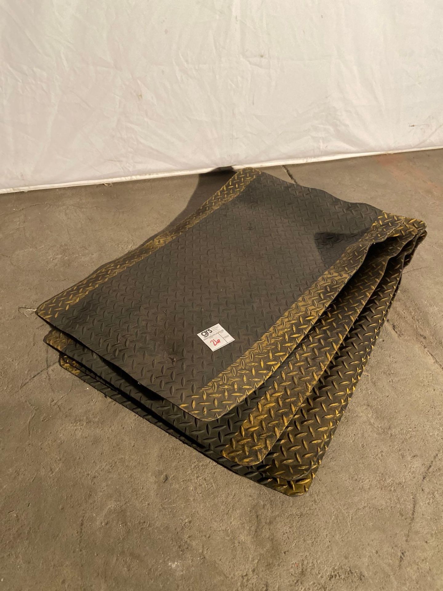 (4) Anti-Fatigue Mats