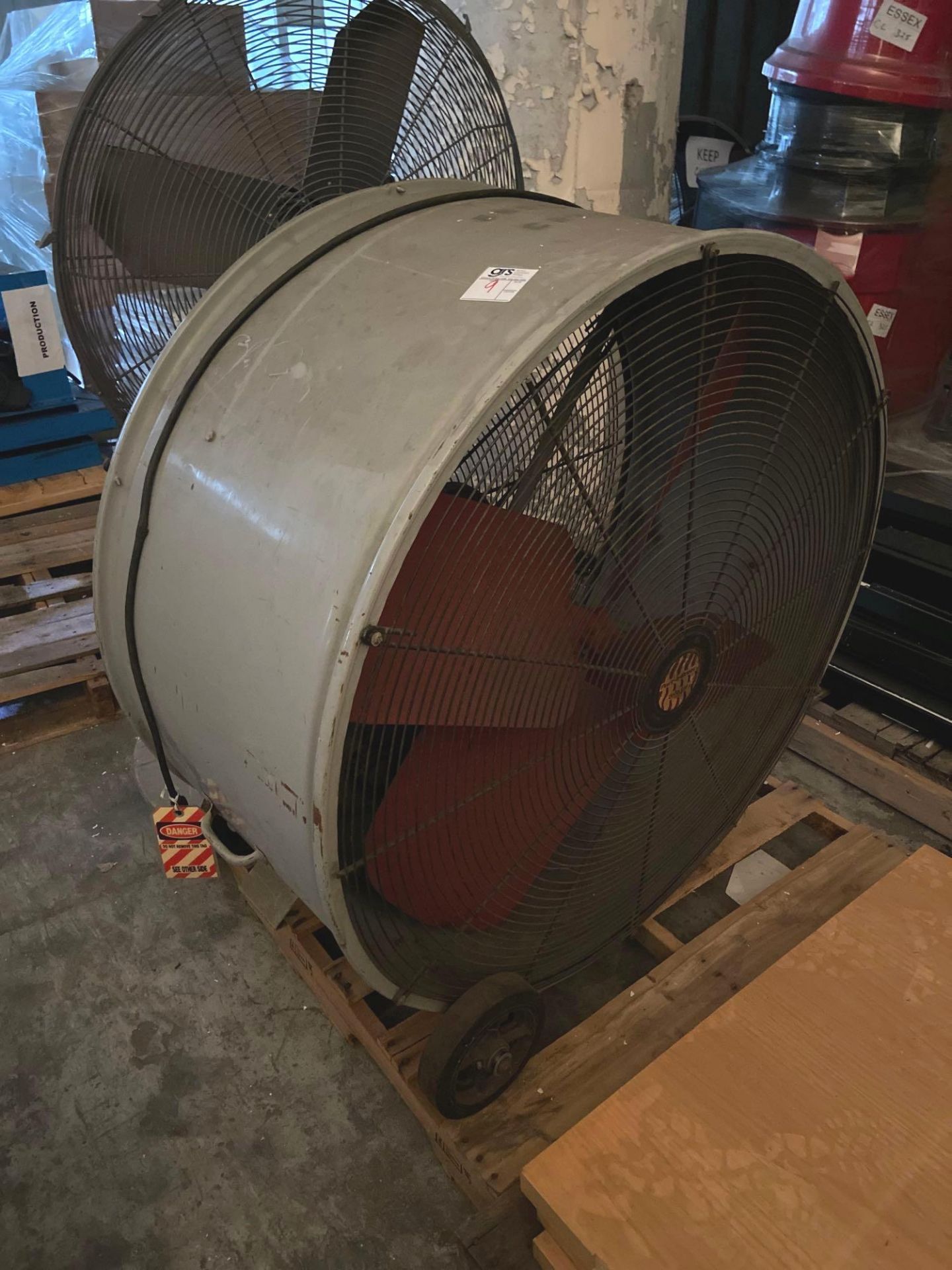 44" Porta Breeze Box Fan on Casters - Image 2 of 3