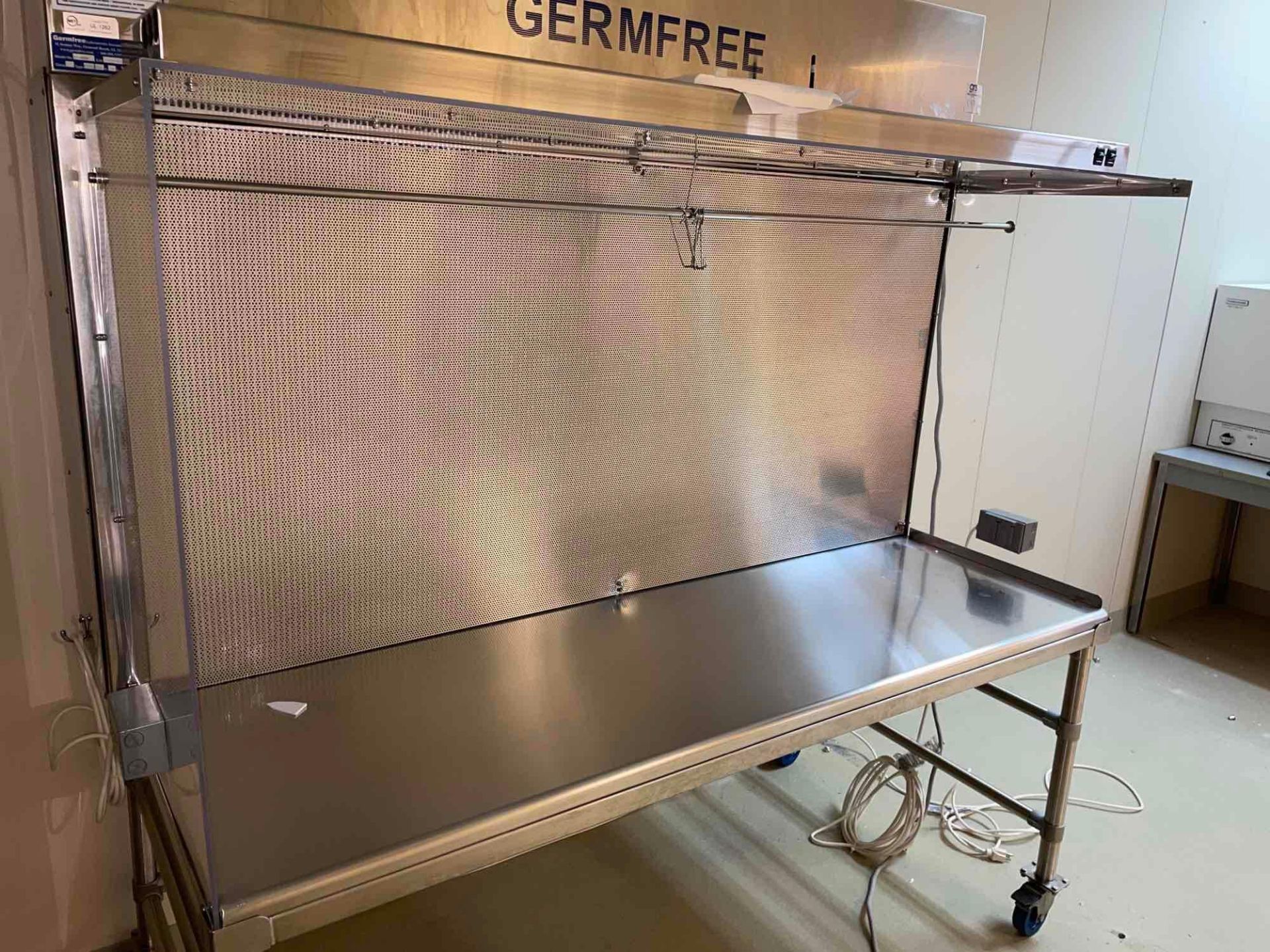 Laminar Flow and Fume Hood ON Casters - Image 3 of 10