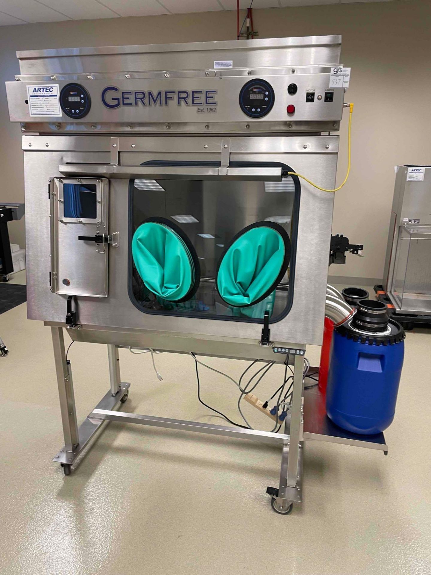 Germ Free Laminar Flow Isolator Glove Box w/ Fume Hood Safety Cabinet ON Casters