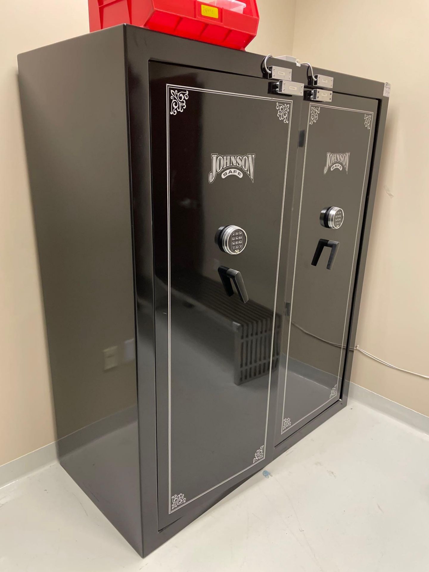 Johnson 2-Door Safe - Image 3 of 13