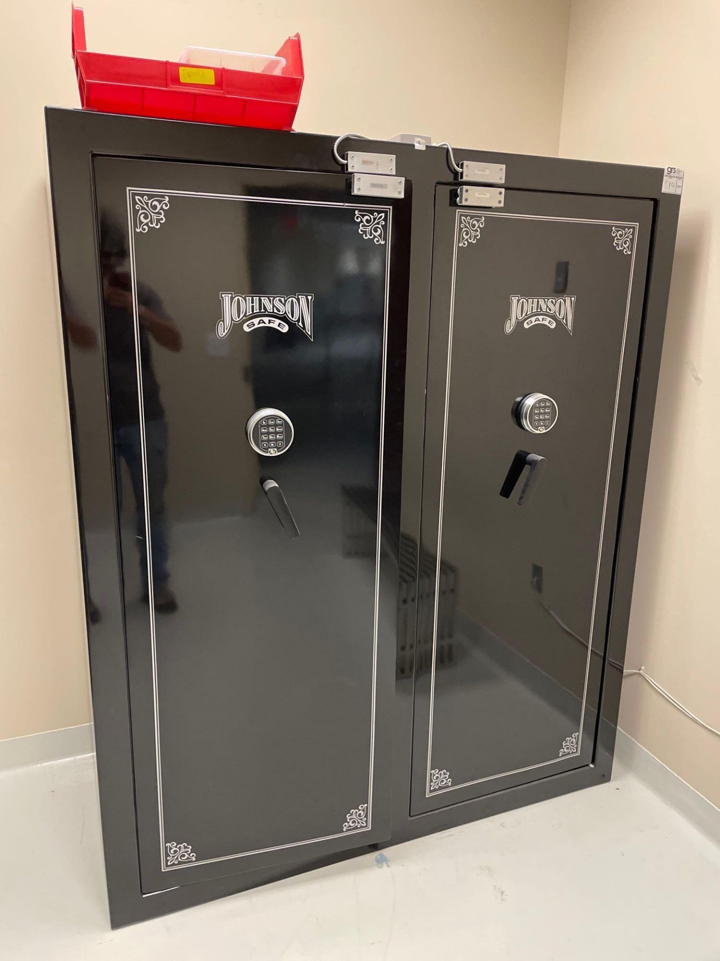 Johnson 2-Door Safe