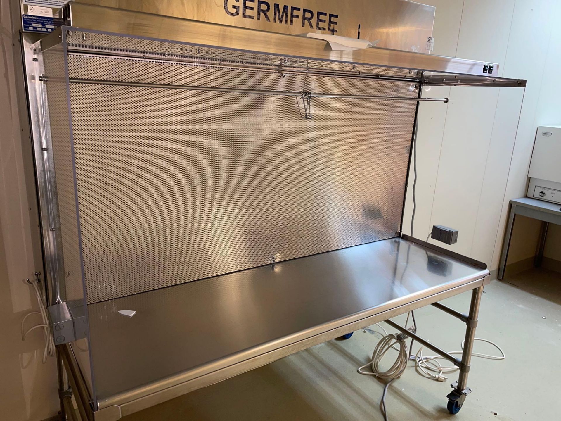 Laminar Flow and Fume Hood ON Casters - Image 3 of 8