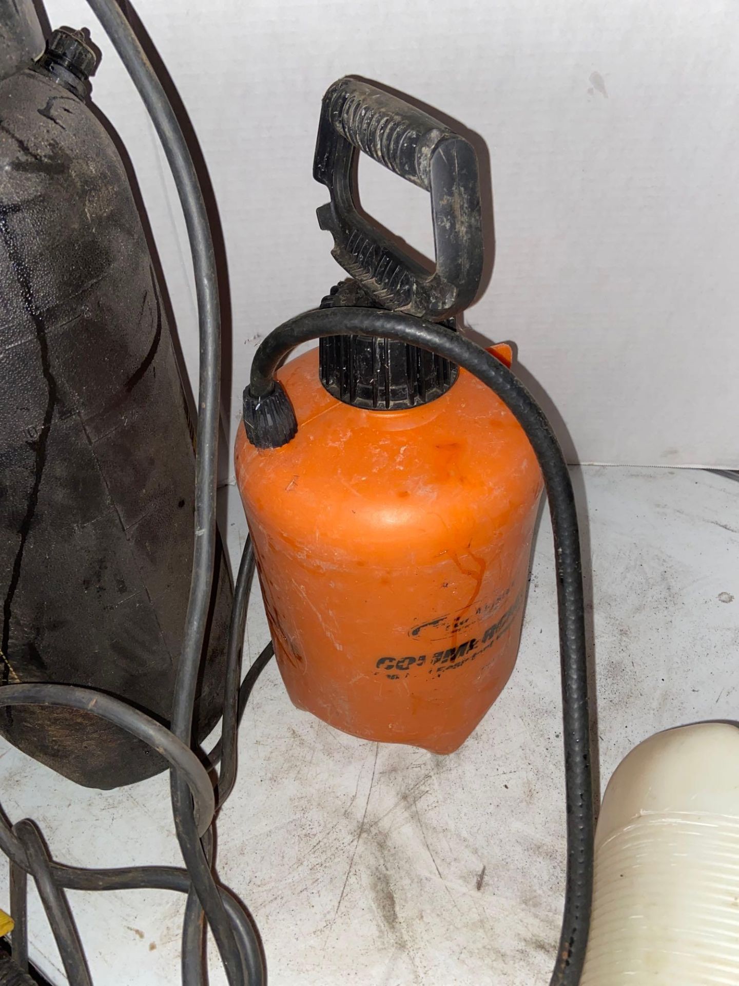 Hand Sprayers and Backpack Pressure Sprayer - Image 3 of 5