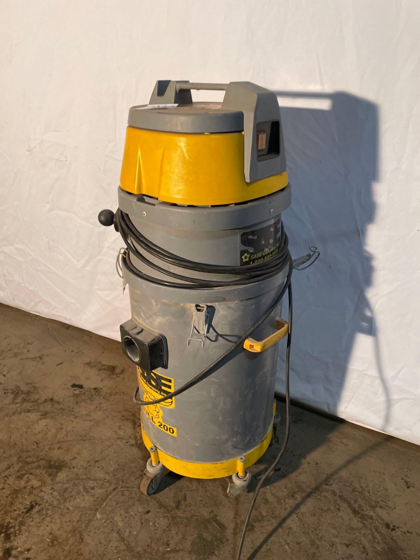 Industrial Vacuum Cleaner - Image 2 of 3