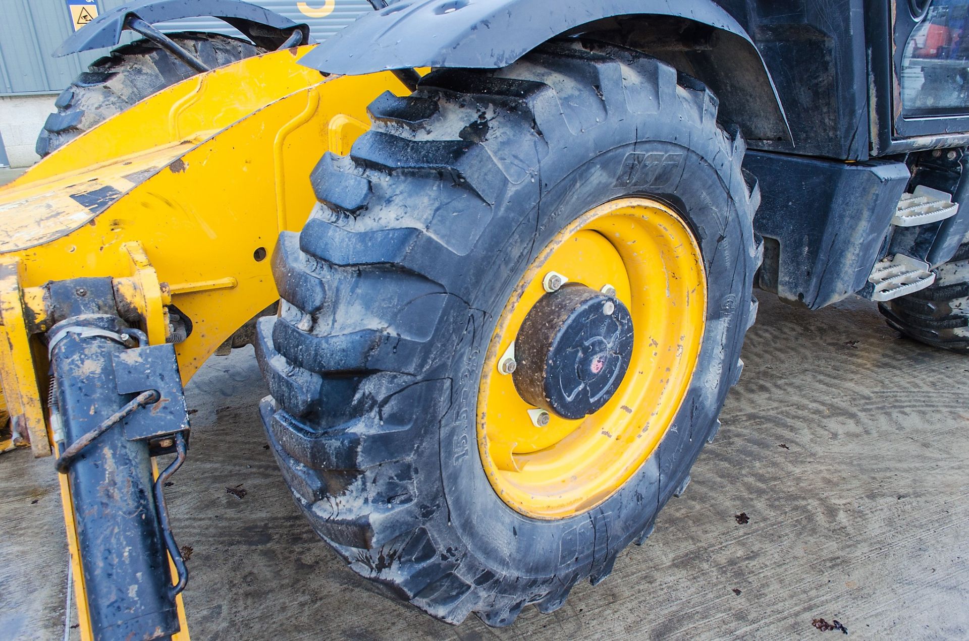 JCB 535-140 Hi-Viz 14 metre telescopic handler Year: 2014  S/N: 2339650 Recorded Hours: 4182 A633927 - Image 13 of 24