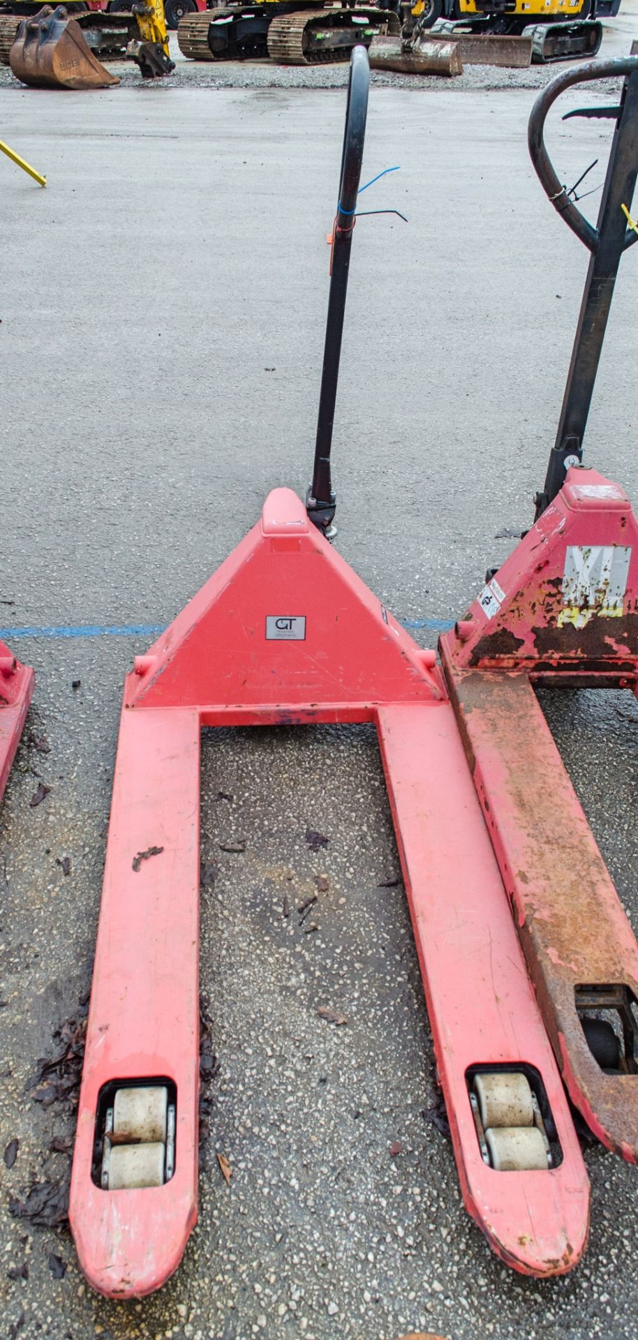 Hand hydraulic pallet truck