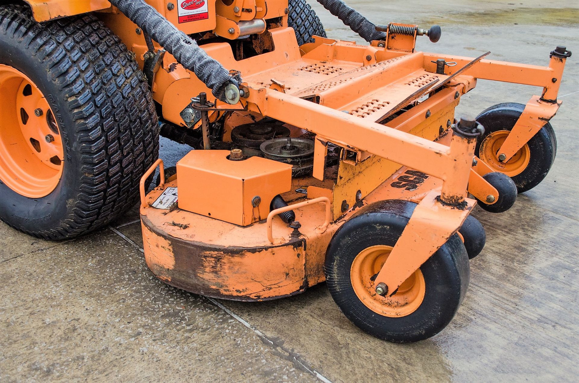 Scag Cougar petrol driven zero turn ride on lawnmover Recorded Hours: 584 c/w 48 inch cutting deck - Image 9 of 13