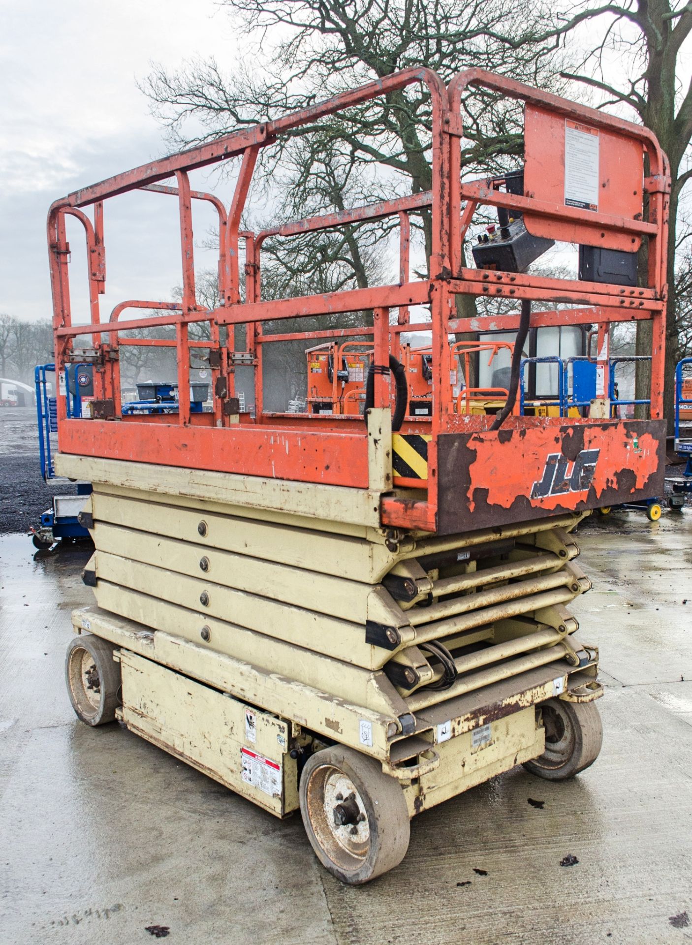 JLG 3246 battery electric scissor lift S/N: 020089586 Recorded Hours: 587 SBT - Image 2 of 10