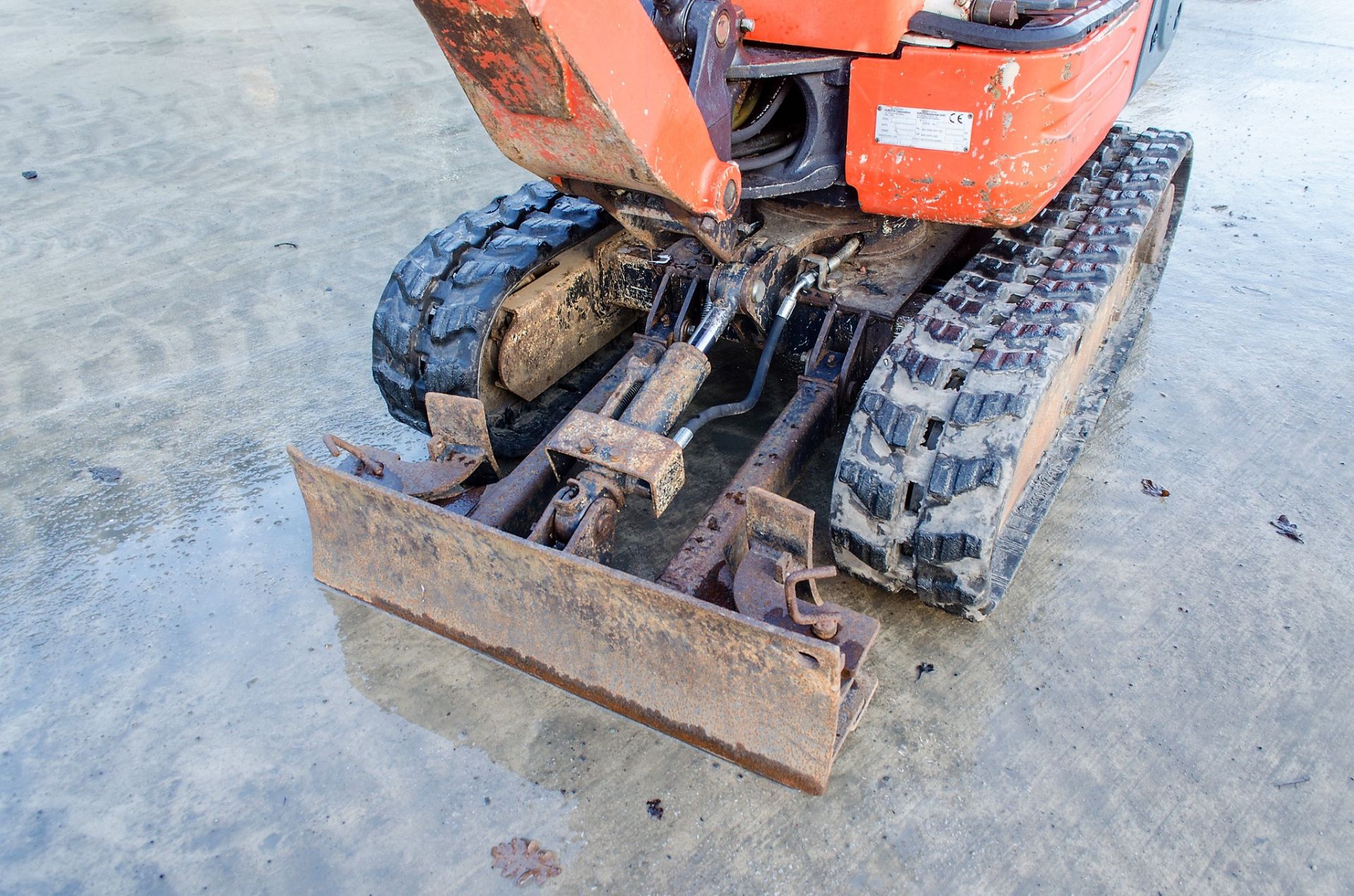 Kubota K008-3 0.8 tonne rubber tracked micro excavator Year: 2013 S/N: 24430 Recorded Hours: 1610 - Image 11 of 20