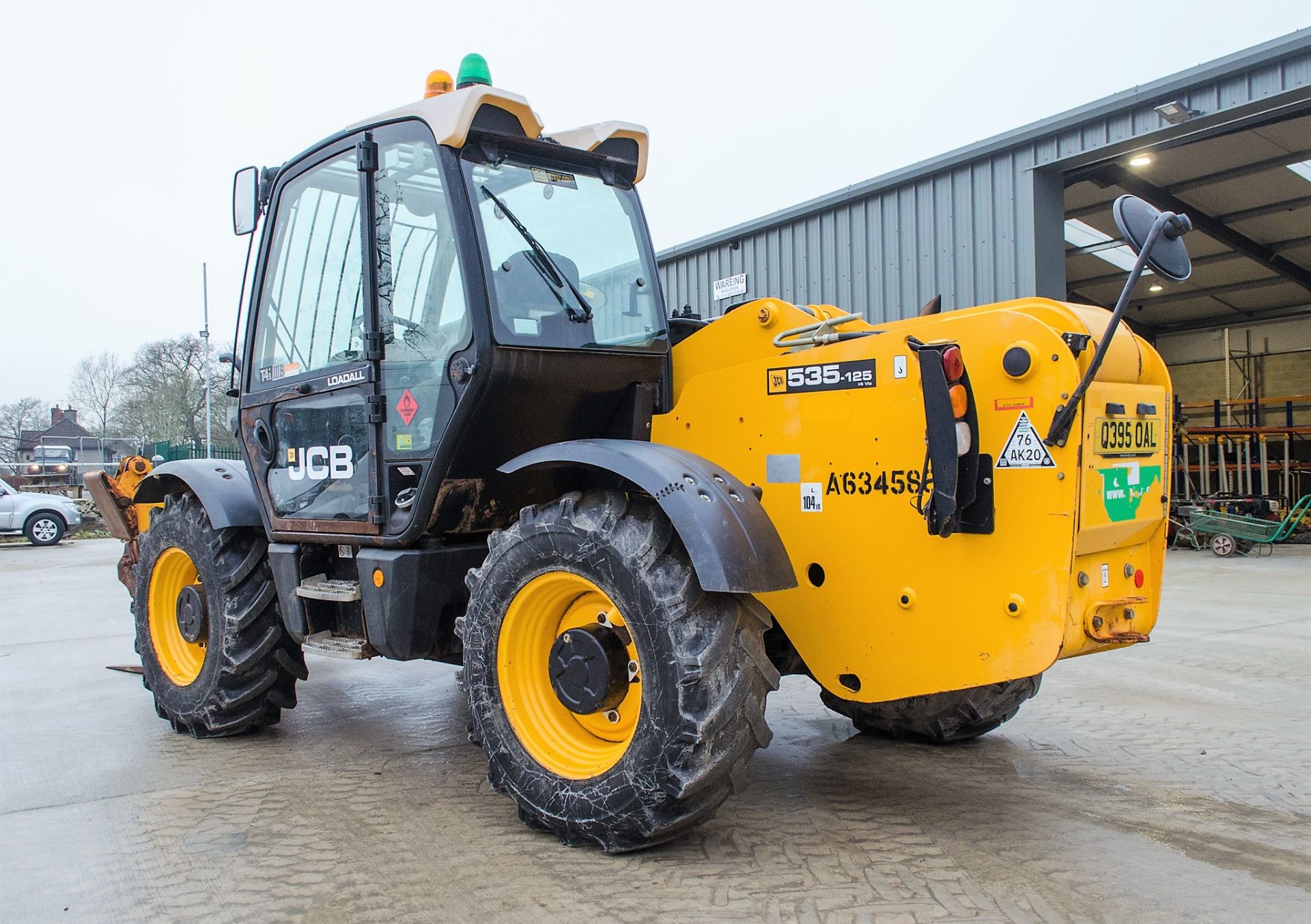 JCB 535-125 Hi-Viz 12.5 metre telescopic handler Year: 2014 S/N: 2339815 Recorded Hours: 2566 - Image 4 of 23