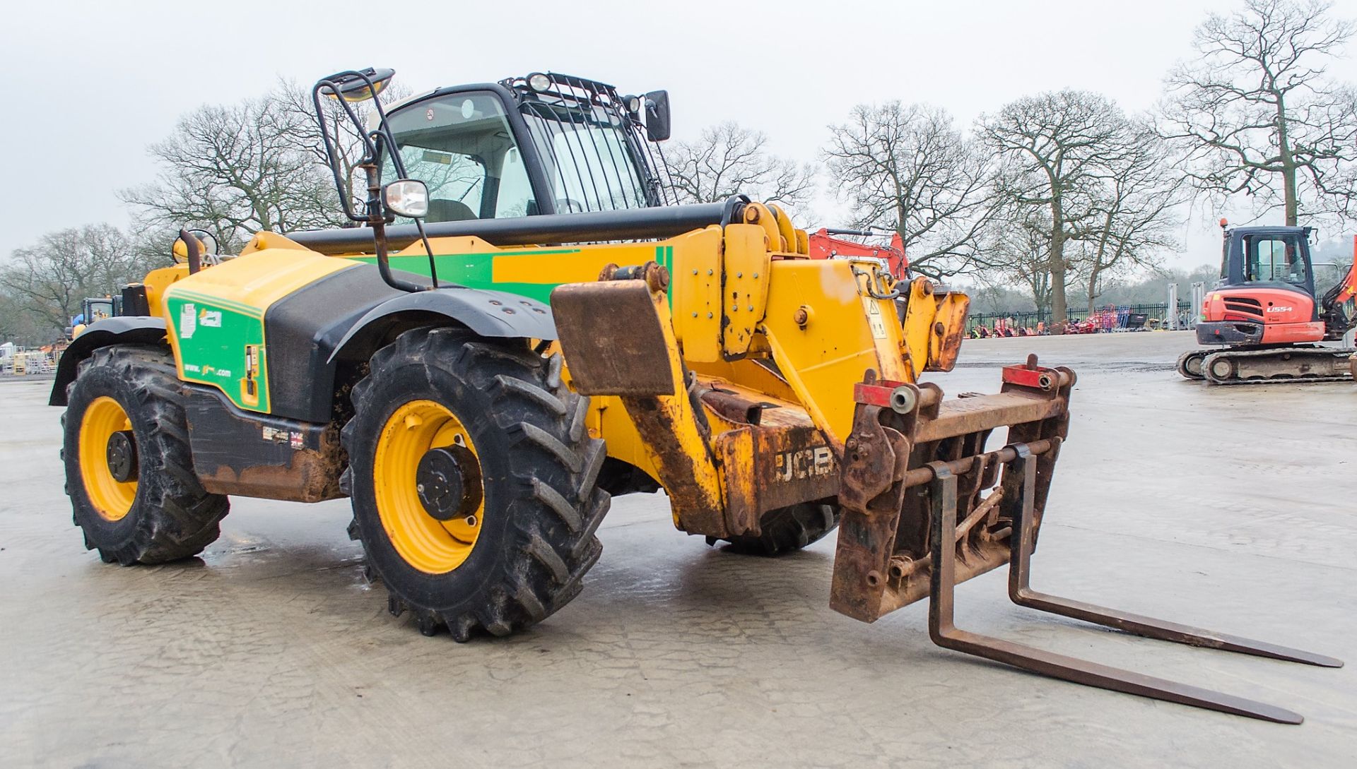 JCB 535-125 Hi-Viz 12.5 metre telescopic handler Year: 2014 S/N: 2339815 Recorded Hours: 2566 - Image 2 of 23